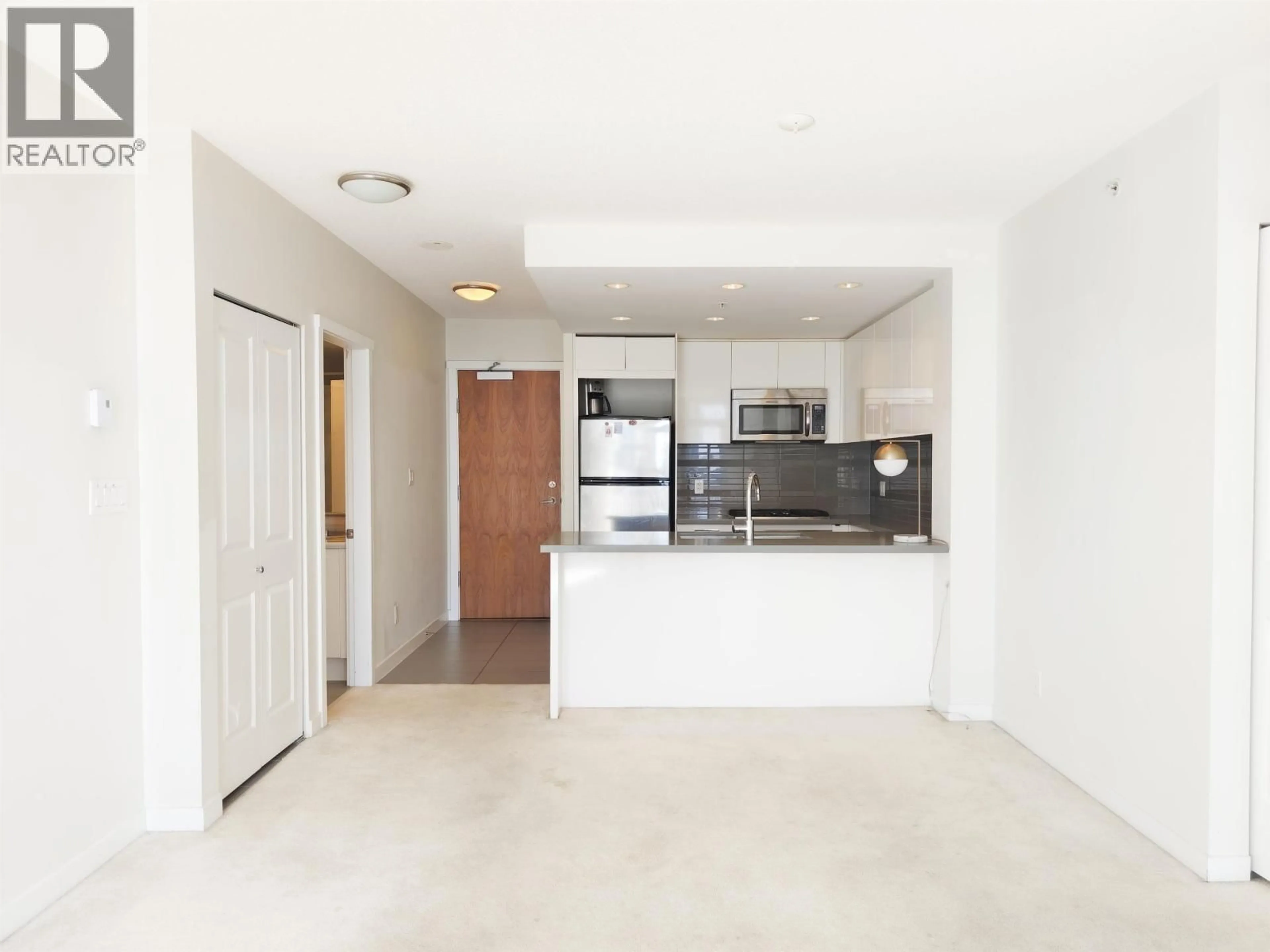 Standard kitchen, unknown for 1908 - 4880 BENNETT STREET, Burnaby British Columbia V5H0C1