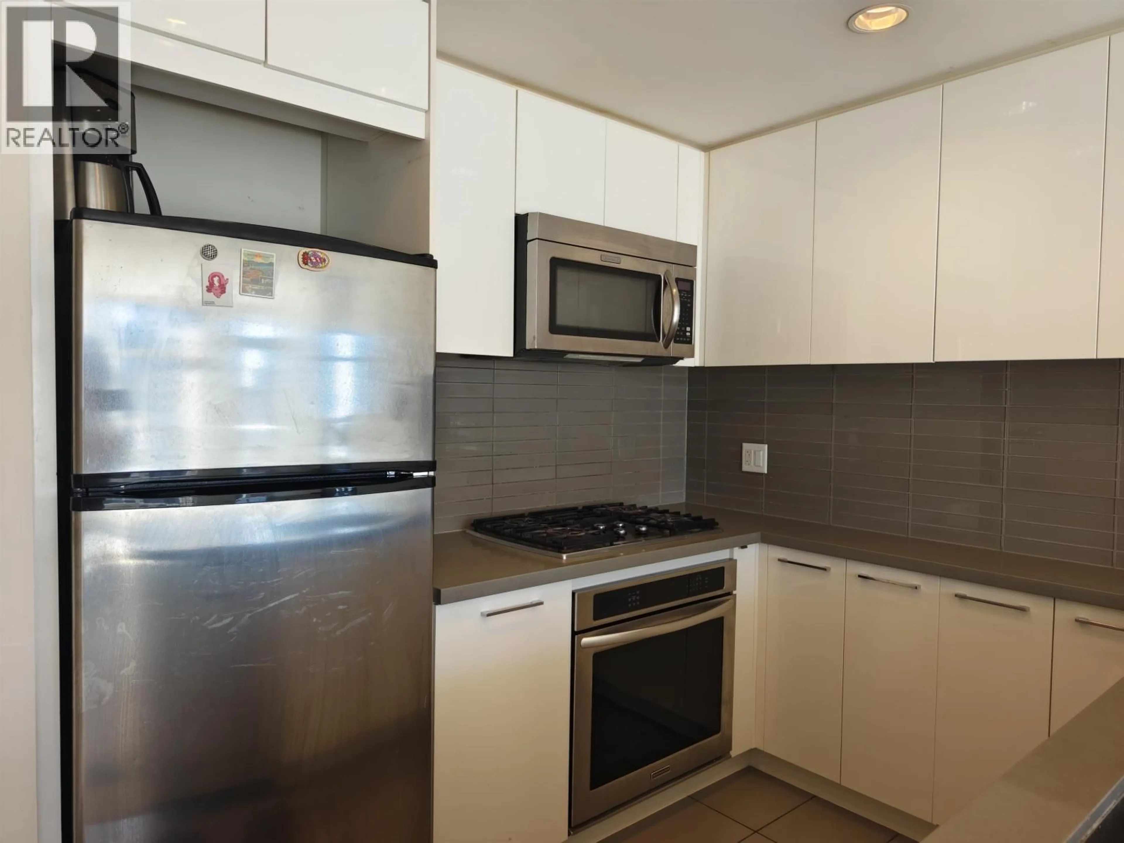 Standard kitchen, unknown for 1908 - 4880 BENNETT STREET, Burnaby British Columbia V5H0C1
