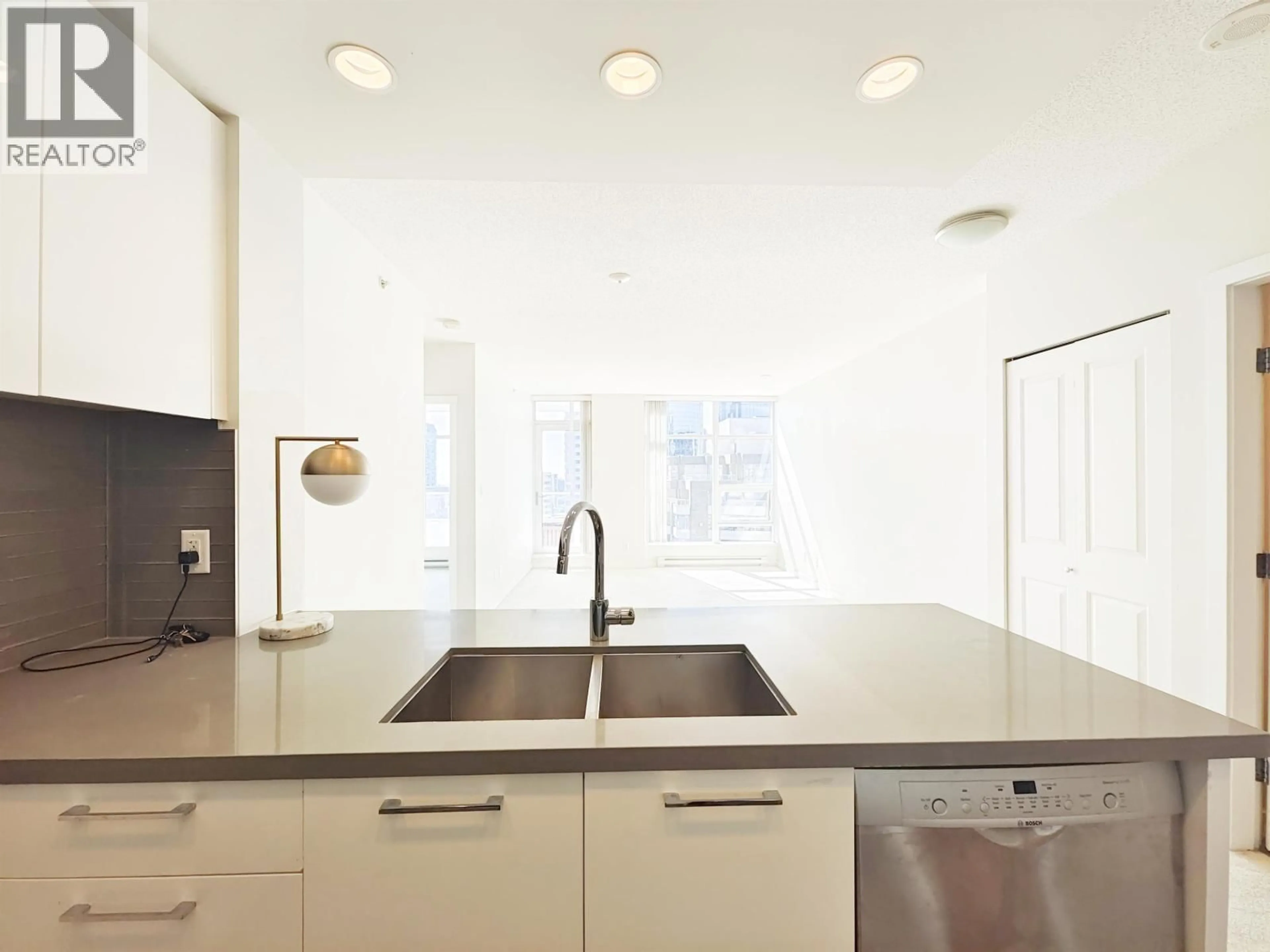 Contemporary kitchen, ceramic/tile floor for 1908 - 4880 BENNETT STREET, Burnaby British Columbia V5H0C1