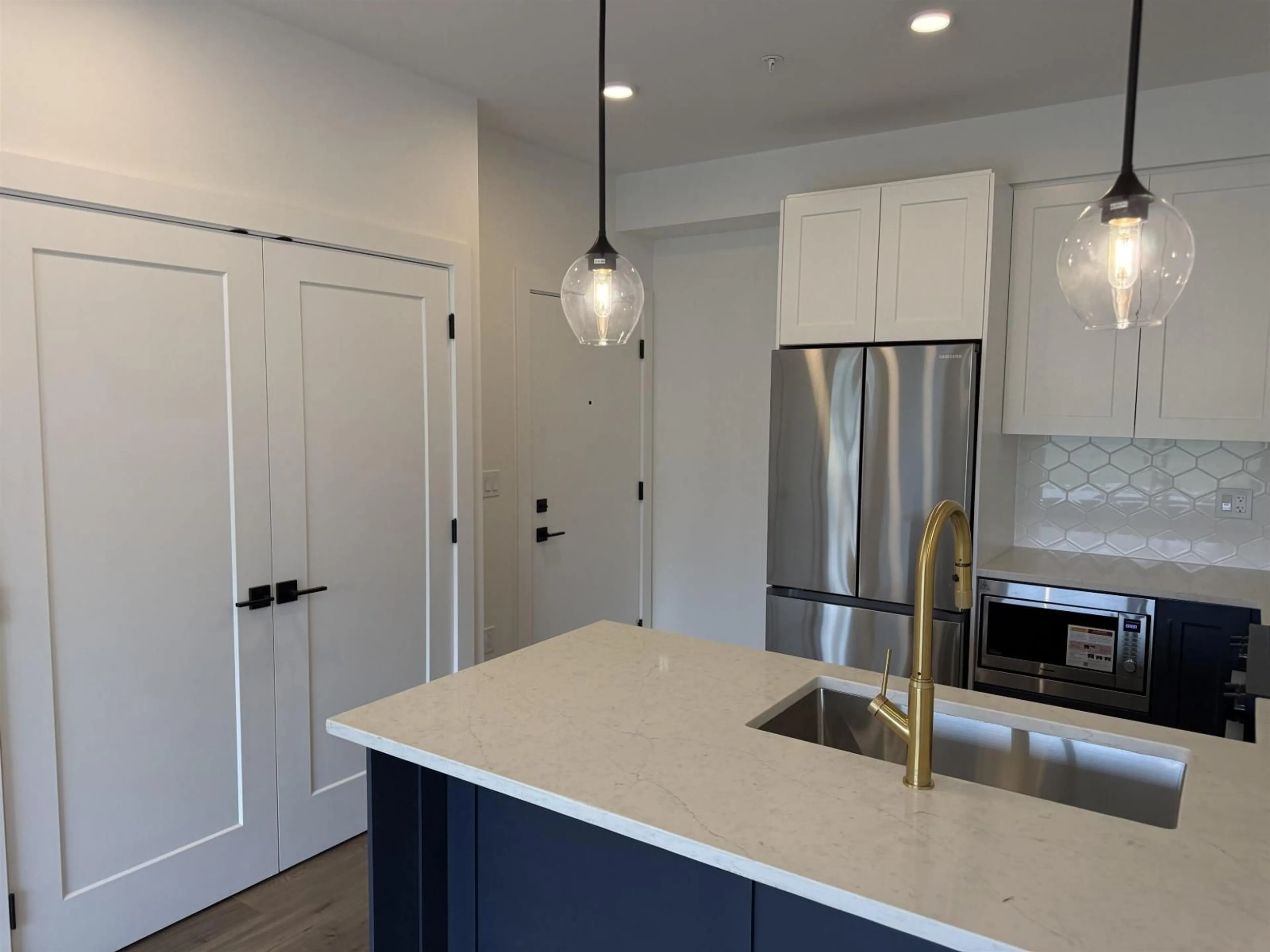 Open concept kitchen, unknown for 202 - 17783 56A AVENUE, Surrey British Columbia V3S1G4