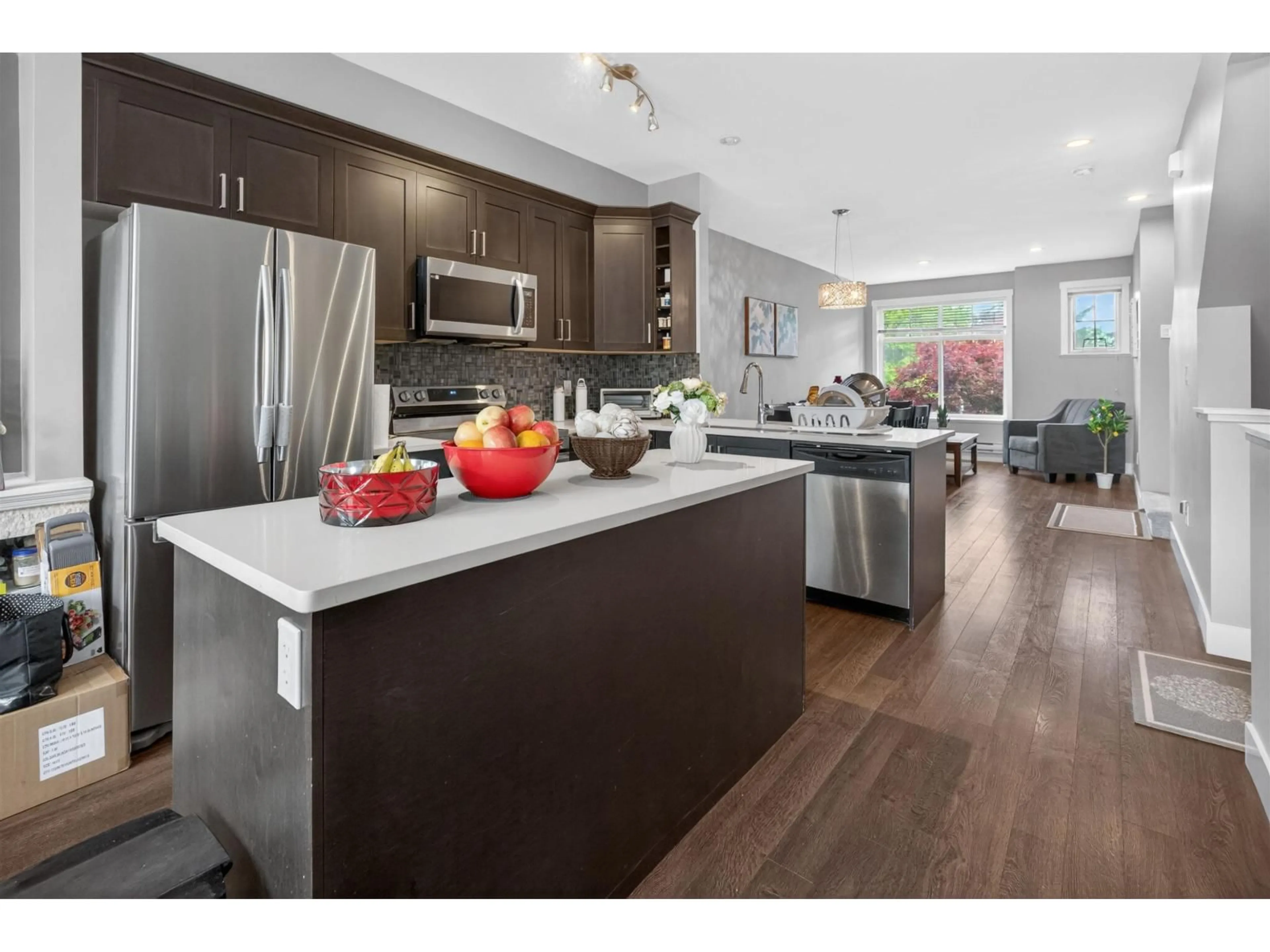 Open concept kitchen, wood/laminate floor for 41 - 12775 63 AVENUE, Surrey British Columbia V3X0E9