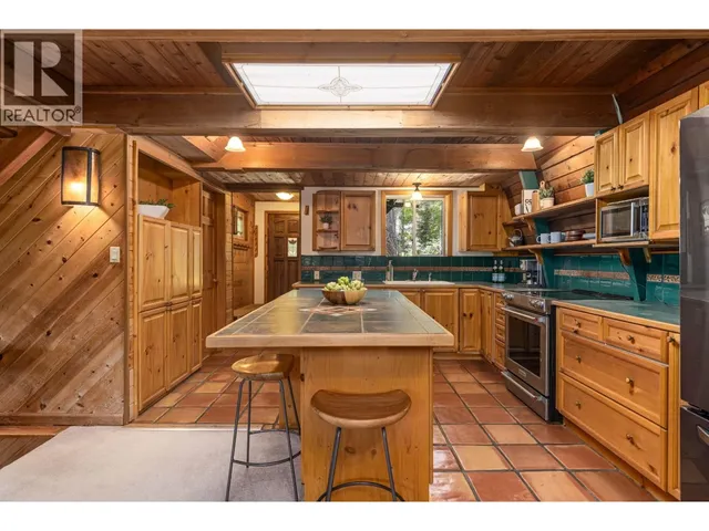 9480 EMERALD DRIVE, Whistler 5