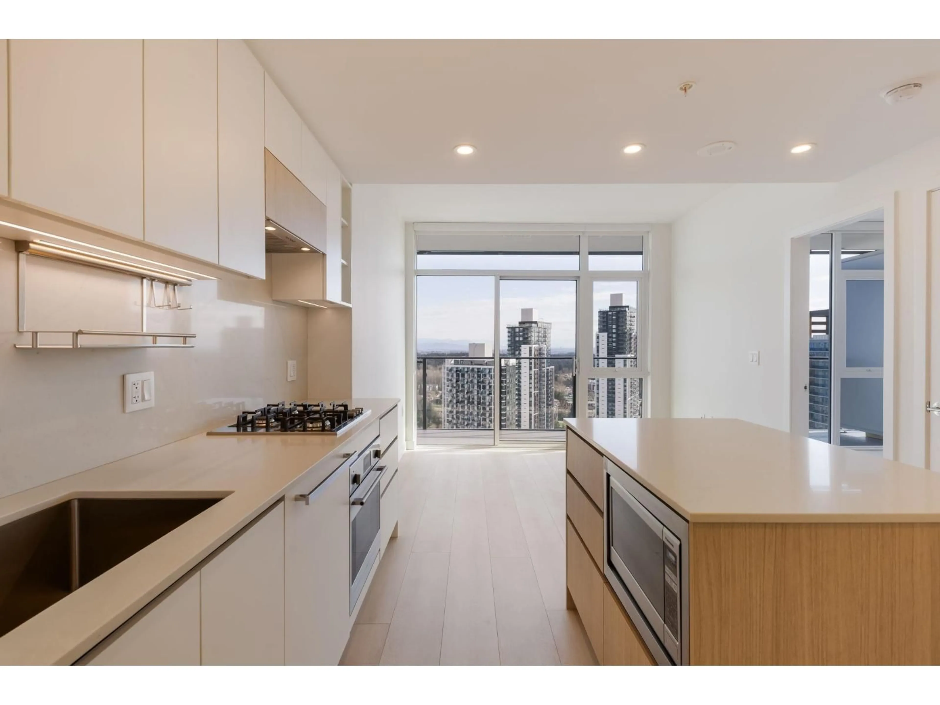 Standard kitchen, unknown for 3211 - 13573 98A AVENUE, Surrey British Columbia V3T0X1