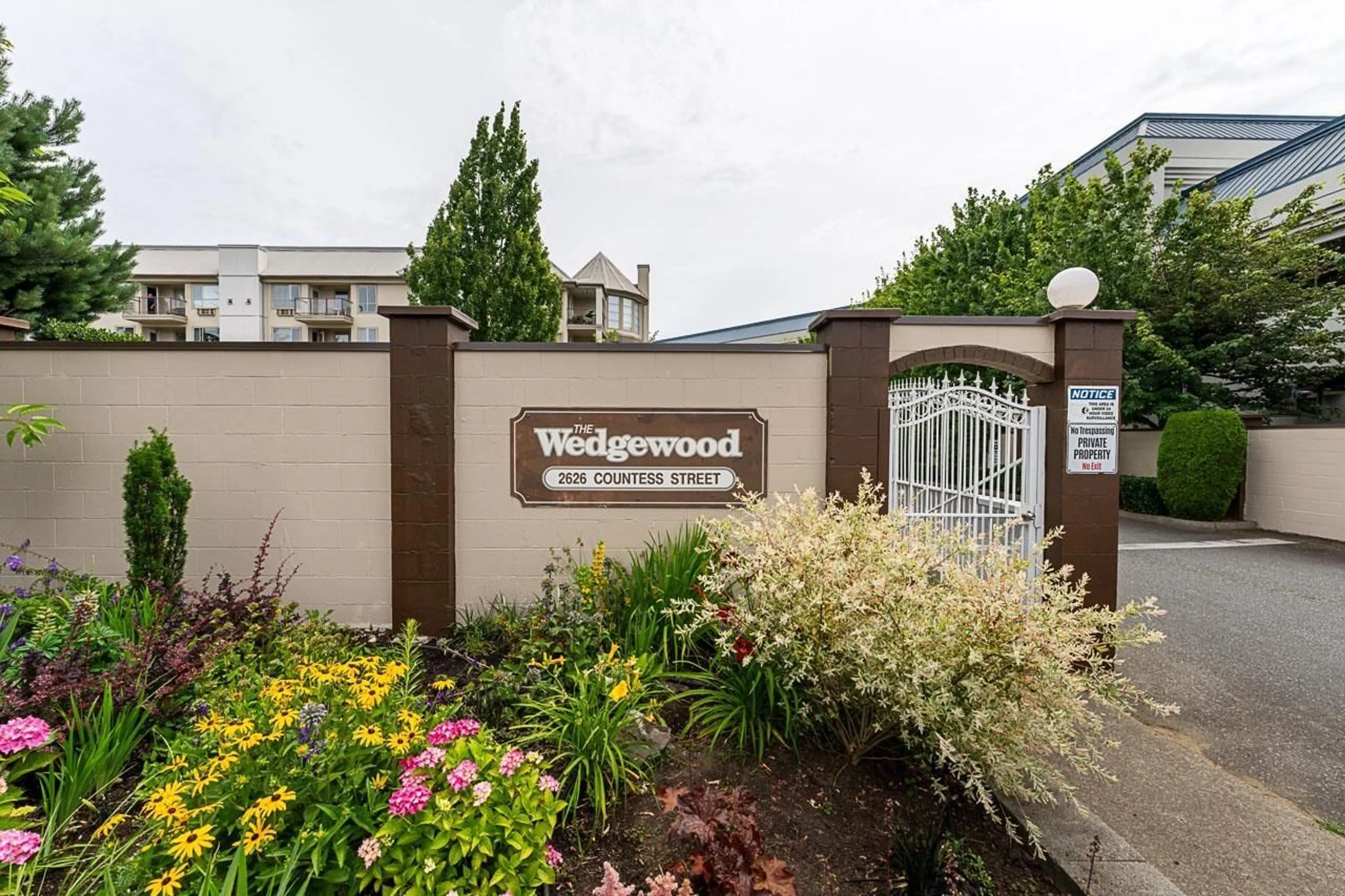 Indoor foyer for 314 - 2626 COUNTESS STREET, Abbotsford British Columbia V2T5P3