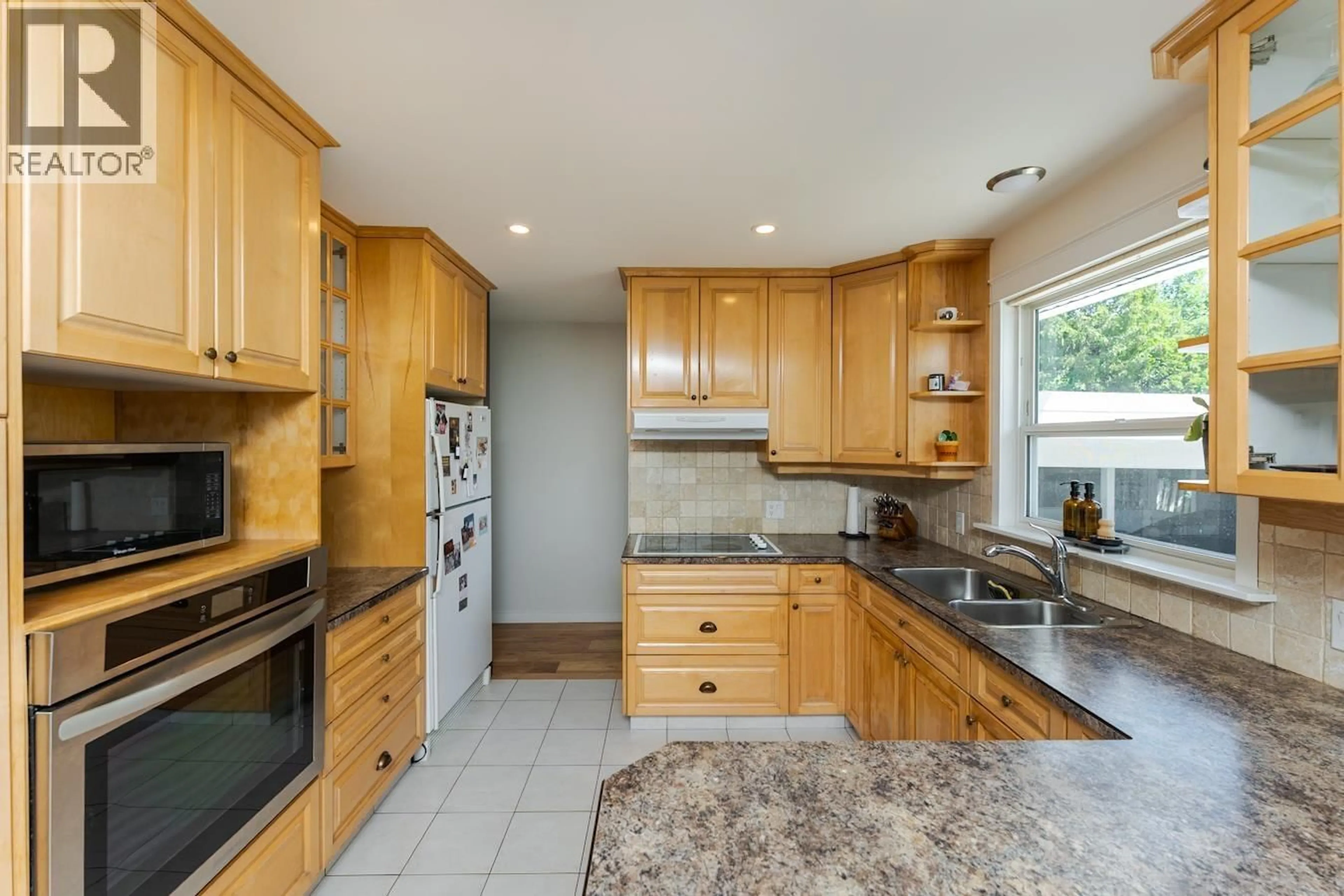 Unknown for 208 RILEY DRIVE, Prince George British Columbia V2M3P1