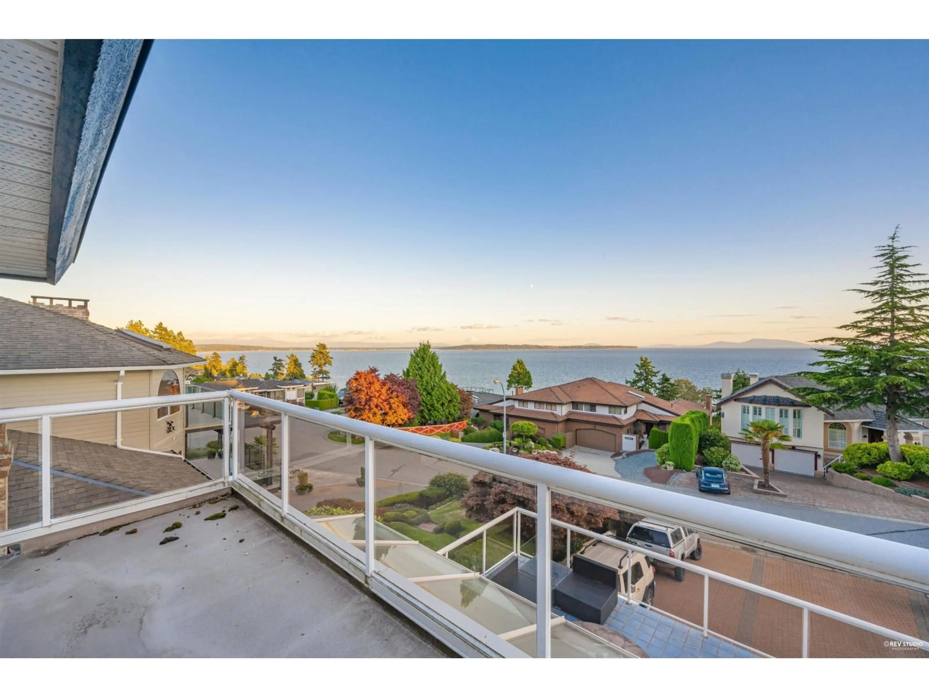 Balcony in the apartment, water/lake/river/ocean view for 13151 13 AVENUE, Surrey British Columbia V4A1C1