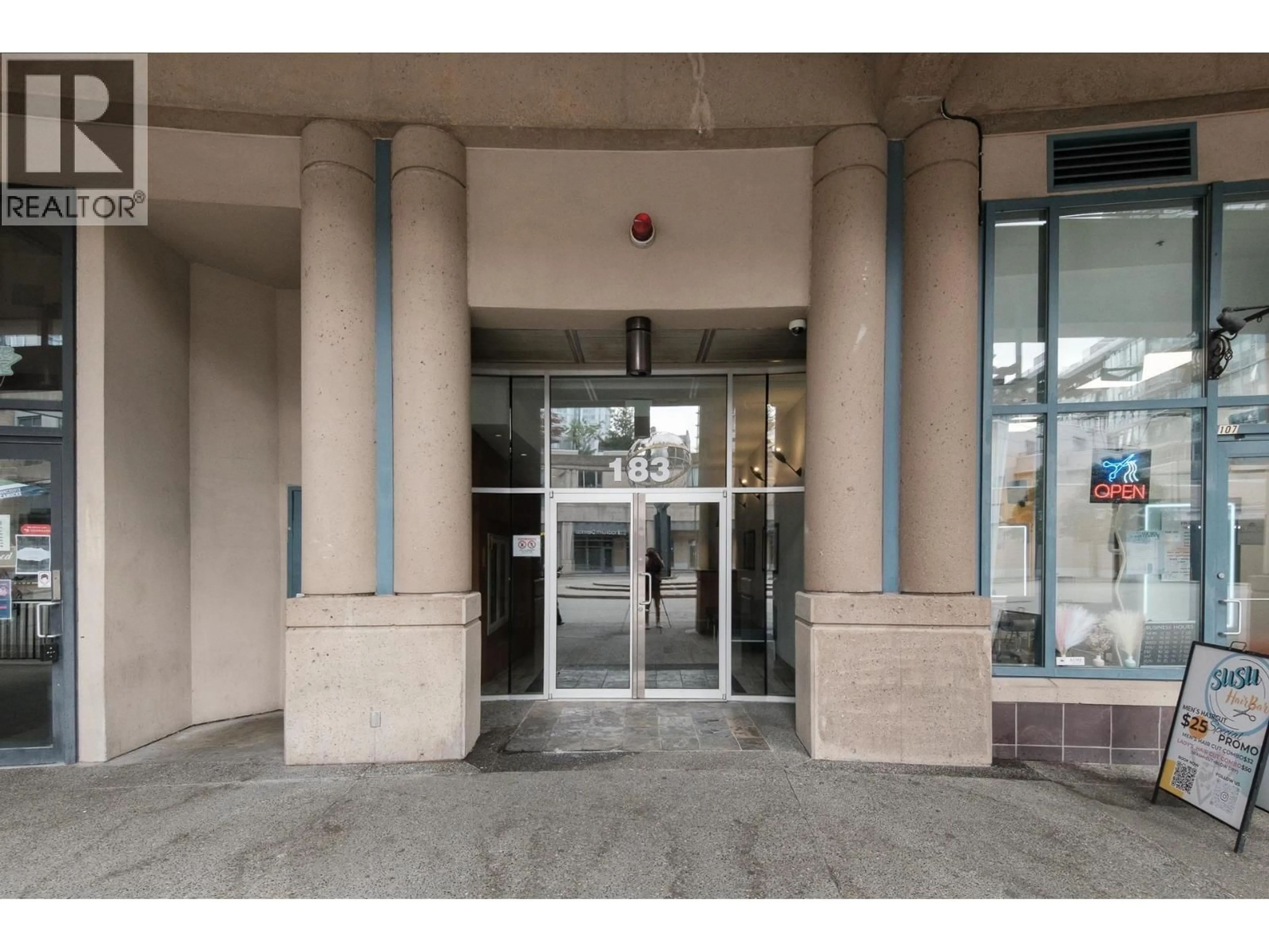 Indoor foyer for 804 - 183 KEEFER PLACE, Vancouver British Columbia V6B6B9