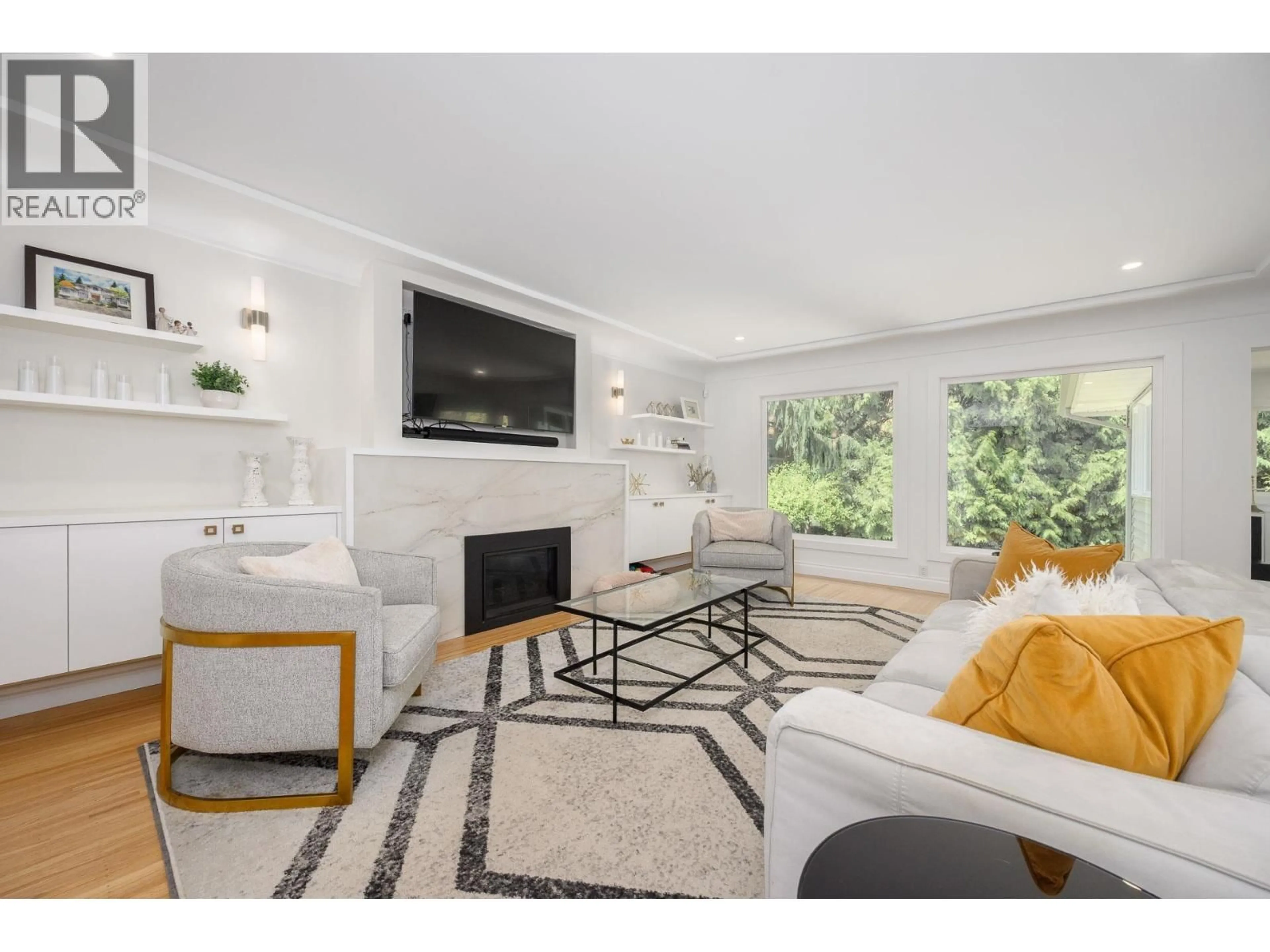 Living room with furniture, unknown for 1047 WINSLOW AVENUE, Coquitlam British Columbia V3J2G2