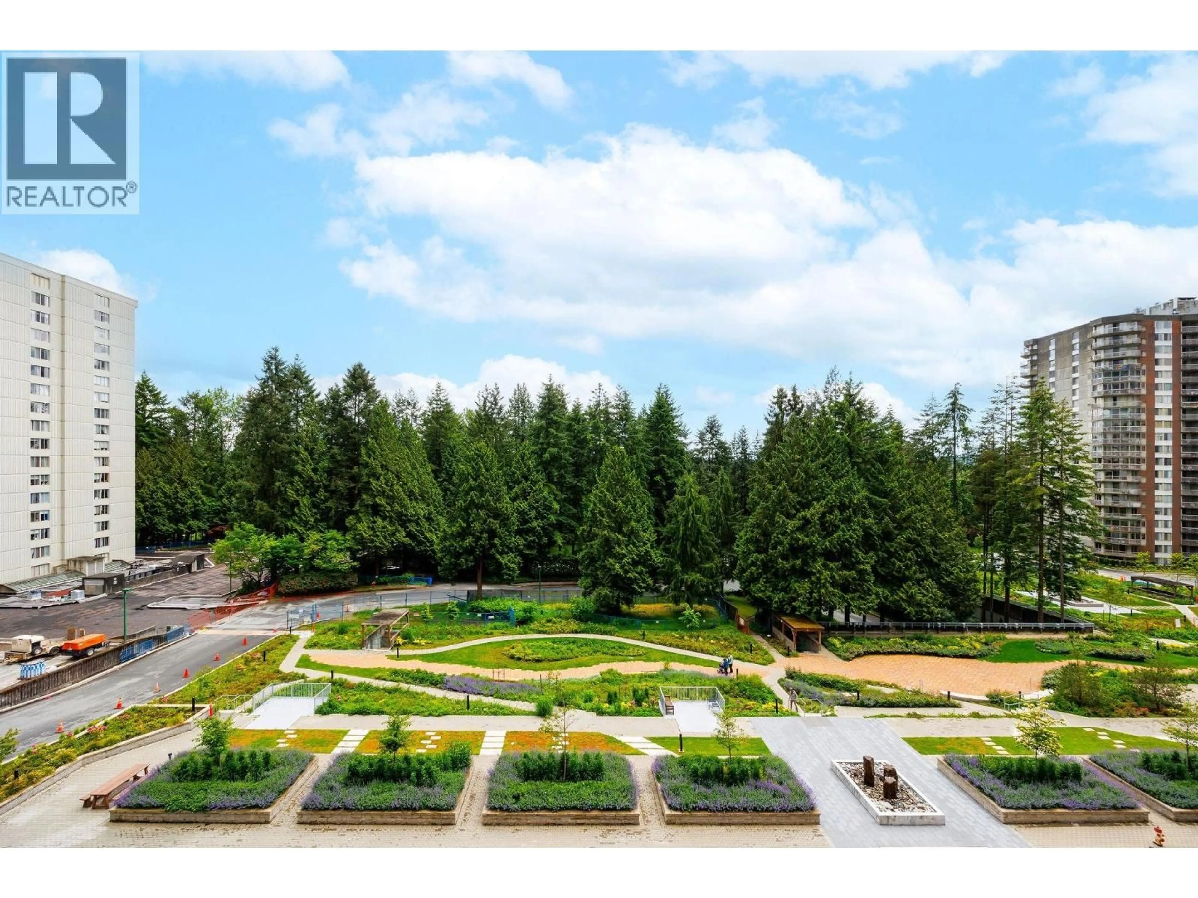A pic from outside/outdoor area/front of a property/back of a property/a pic from drone, forest/trees view for 1118 - 2012 FULLERTON AVENUE, North Vancouver British Columbia V7P3E3