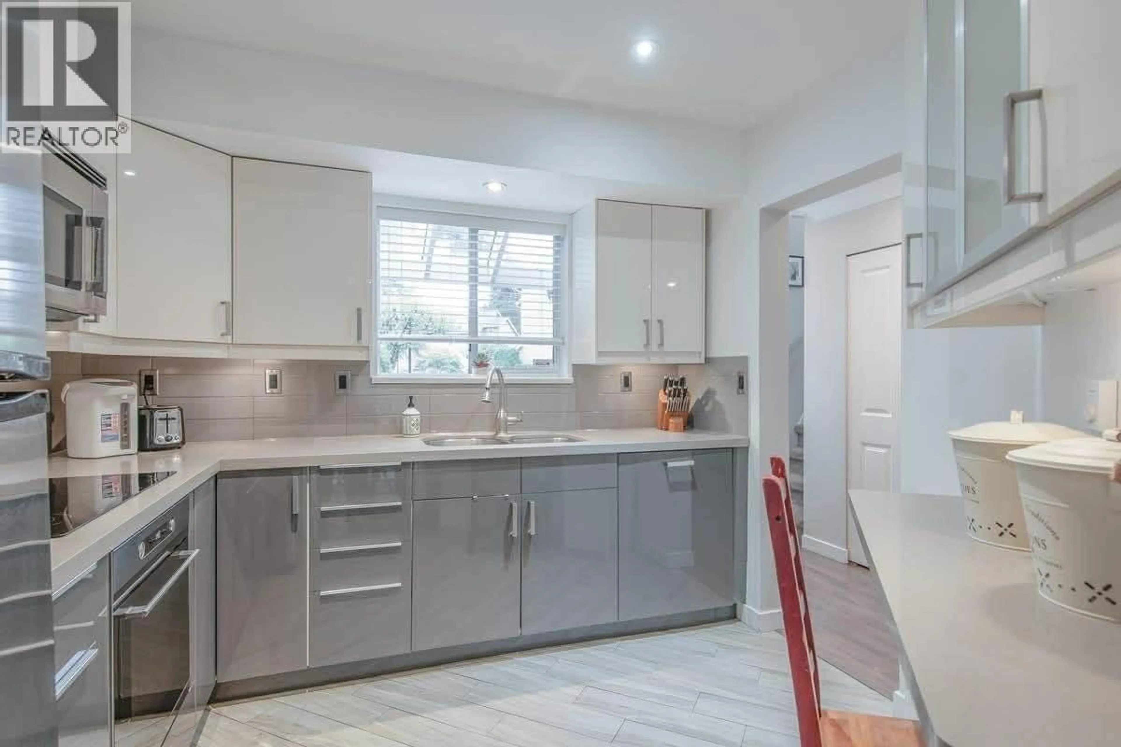 Contemporary kitchen, ceramic/tile floor for 64 - 7400 MINORU BOULEVARD, Richmond British Columbia V6Y3J5
