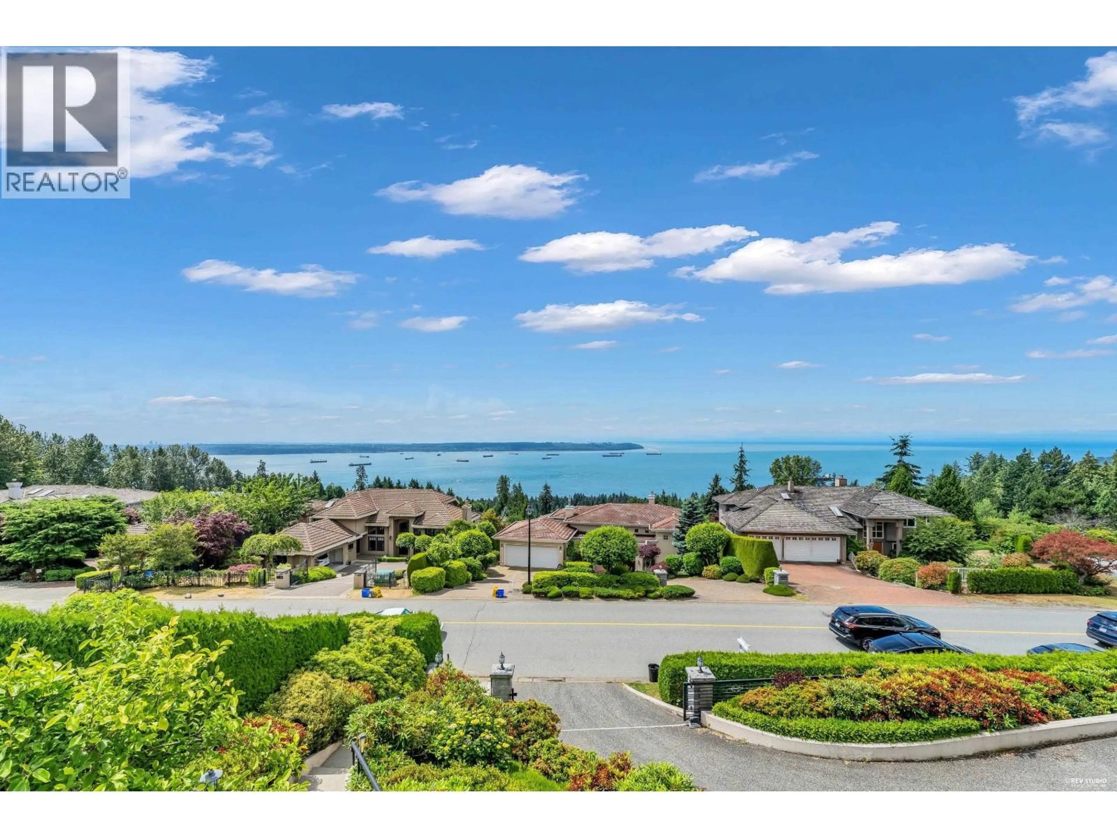 A pic from outside/outdoor area/front of a property/back of a property/a pic from drone, water/lake/river/ocean view for 2589 CHAIRLIFT ROAD, West Vancouver British Columbia V7S3E5