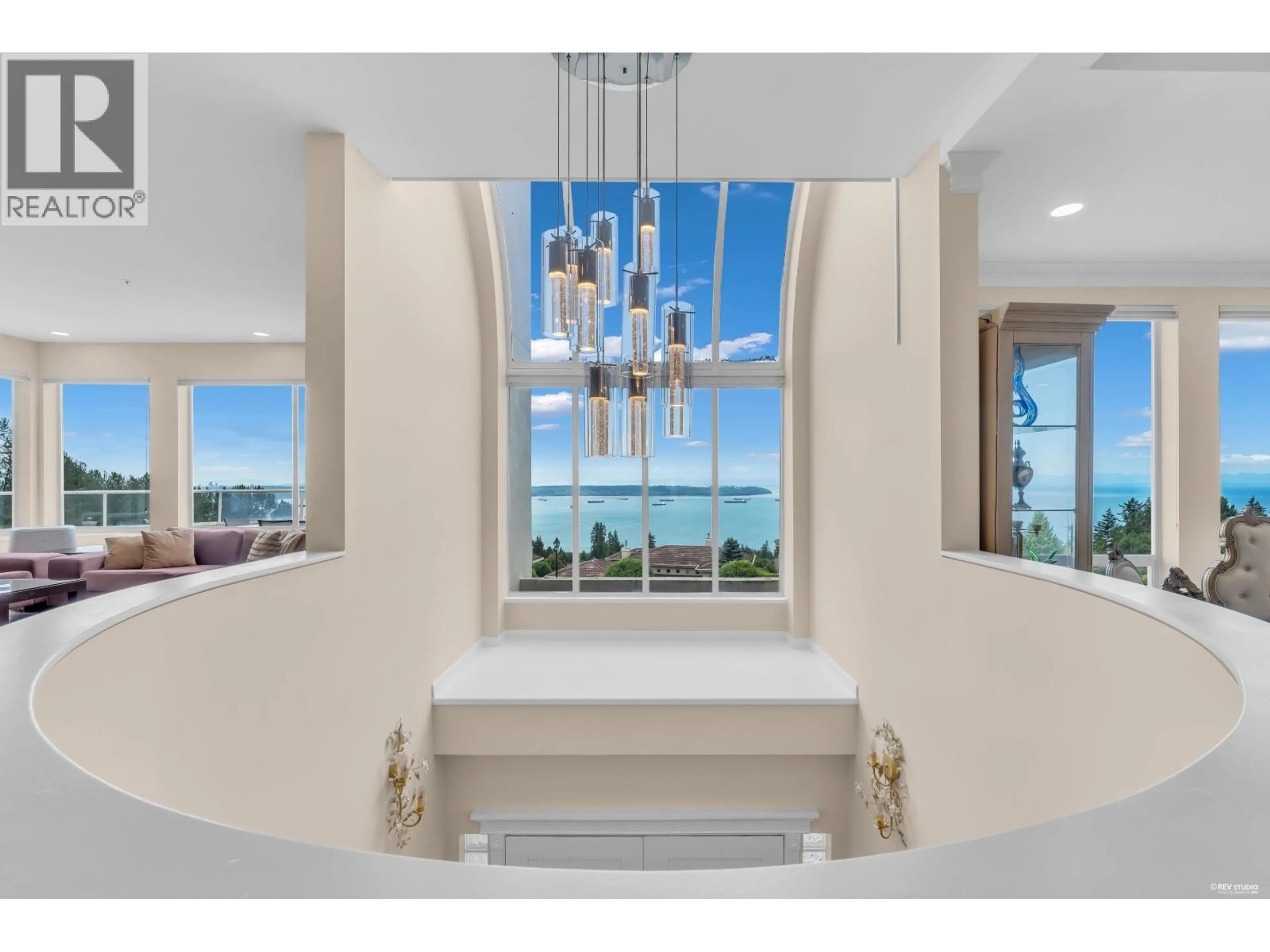 Contemporary bathroom, ceramic/tile floor for 2589 CHAIRLIFT ROAD, West Vancouver British Columbia V7S3E5