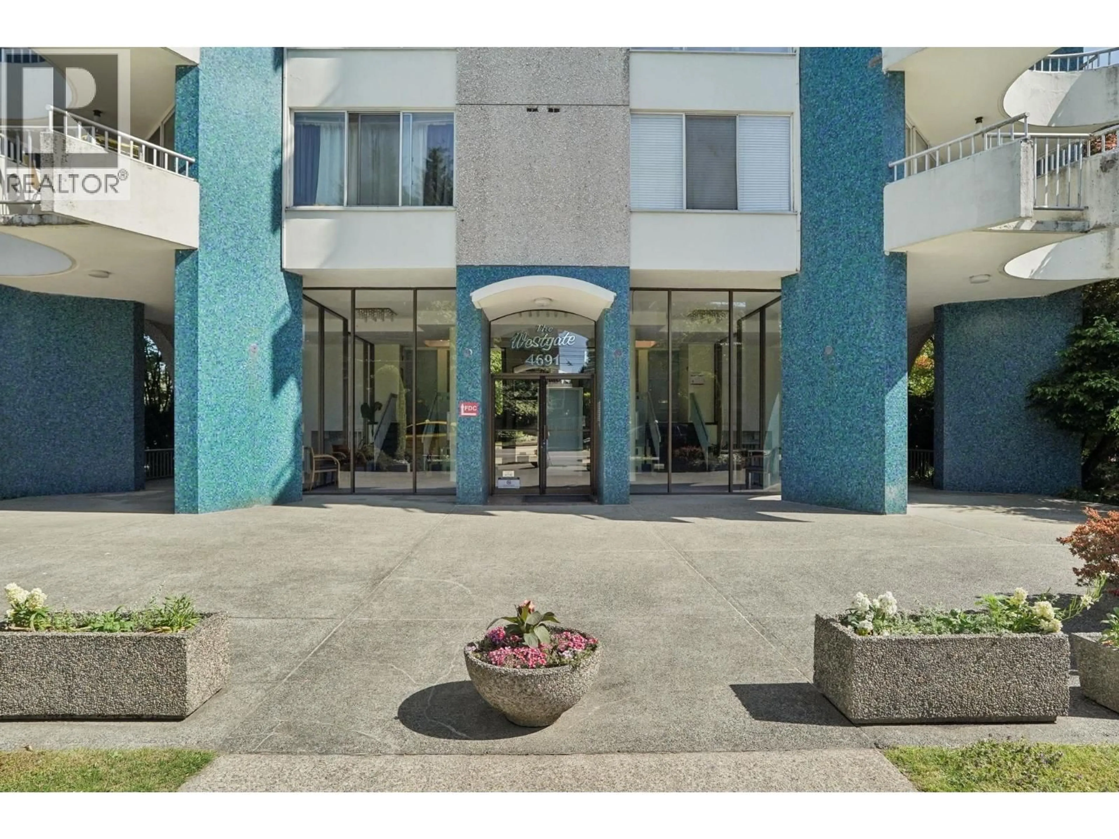 Indoor foyer for 201 - 4691 10TH AVENUE, Vancouver British Columbia V6R2J3