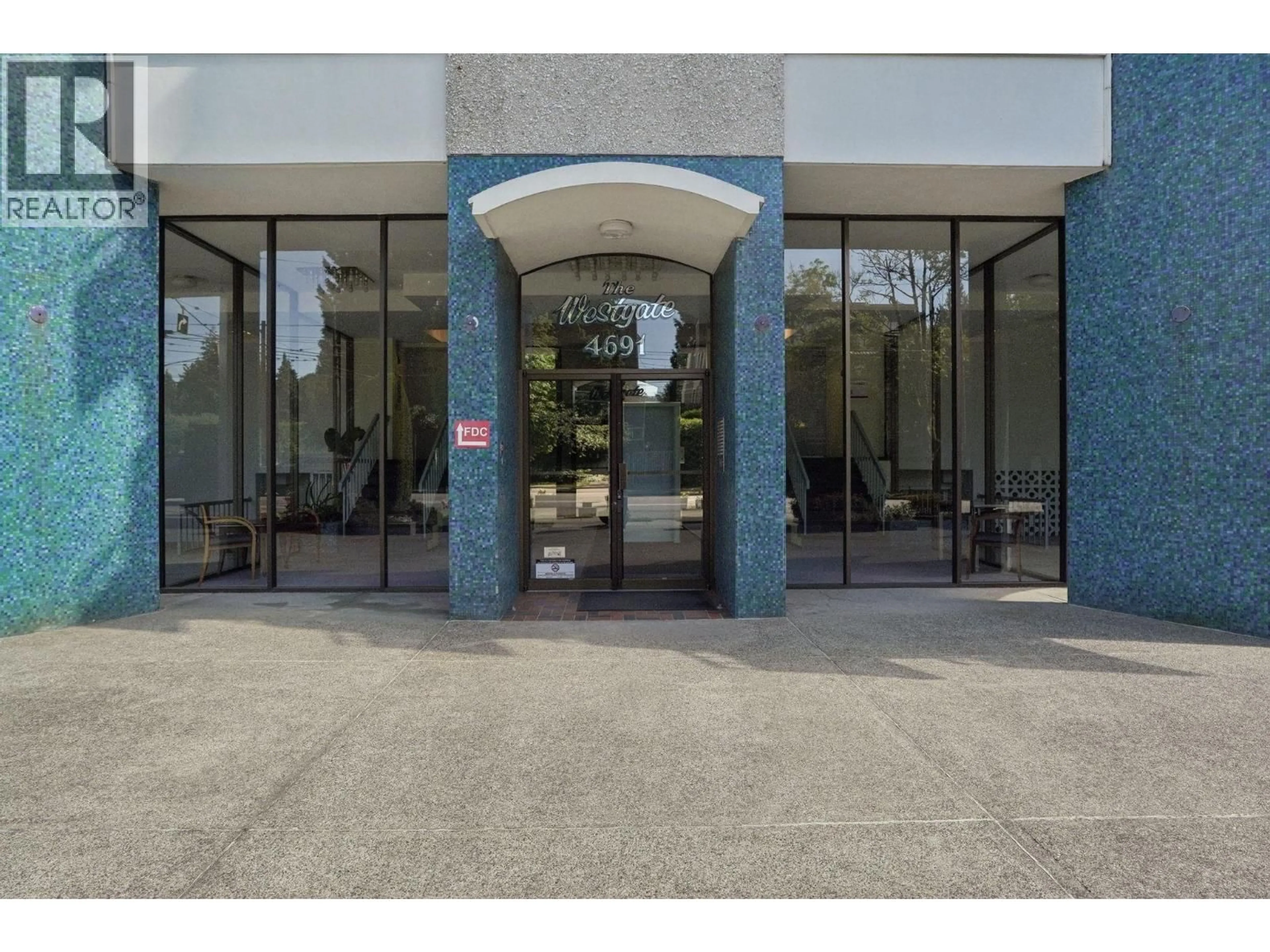 Indoor foyer for 201 - 4691 10TH AVENUE, Vancouver British Columbia V6R2J3