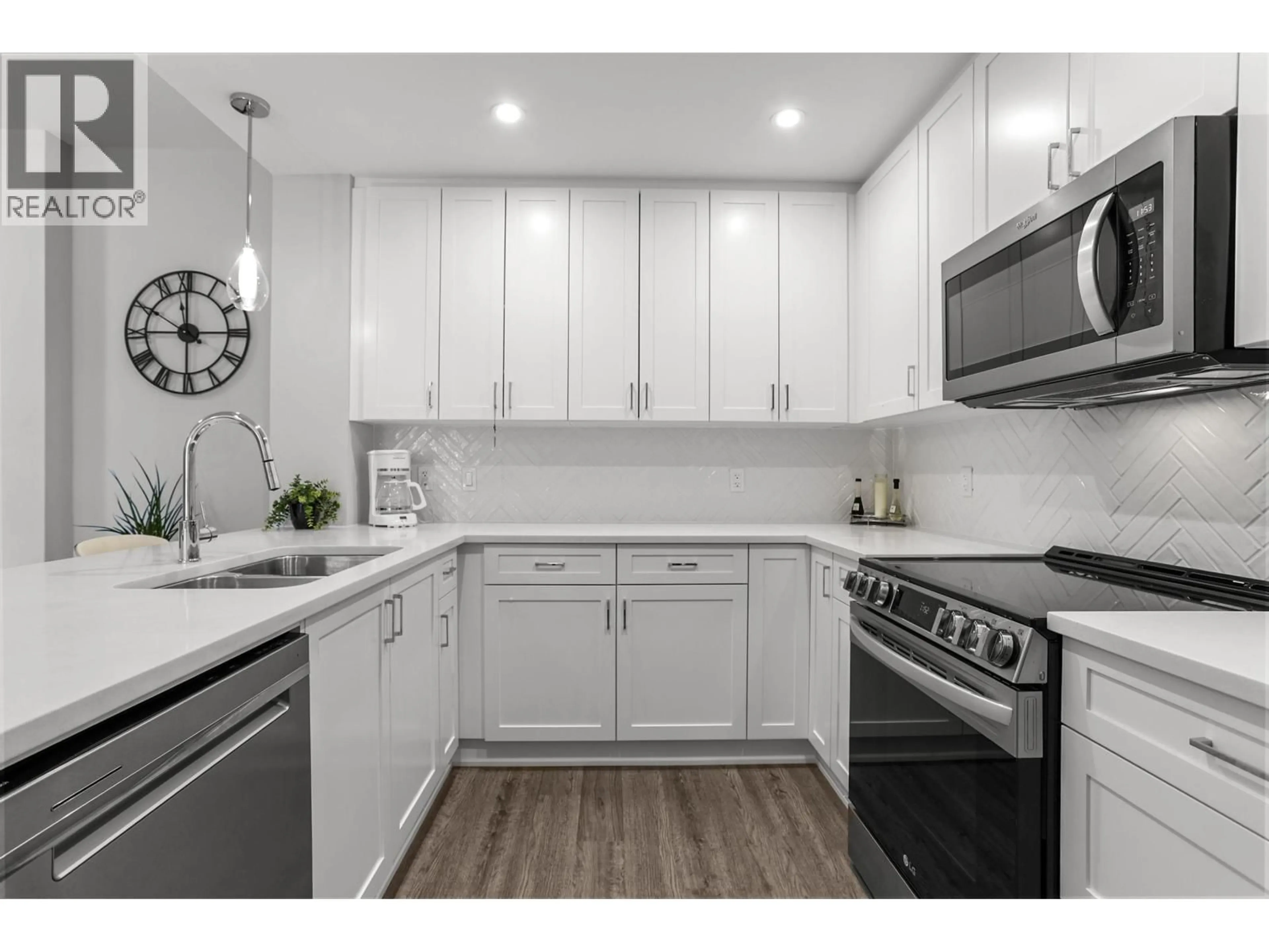 Standard kitchen, unknown for 3322 - 2180 KELLY AVENUE, Port Coquitlam British Columbia V3C0S4