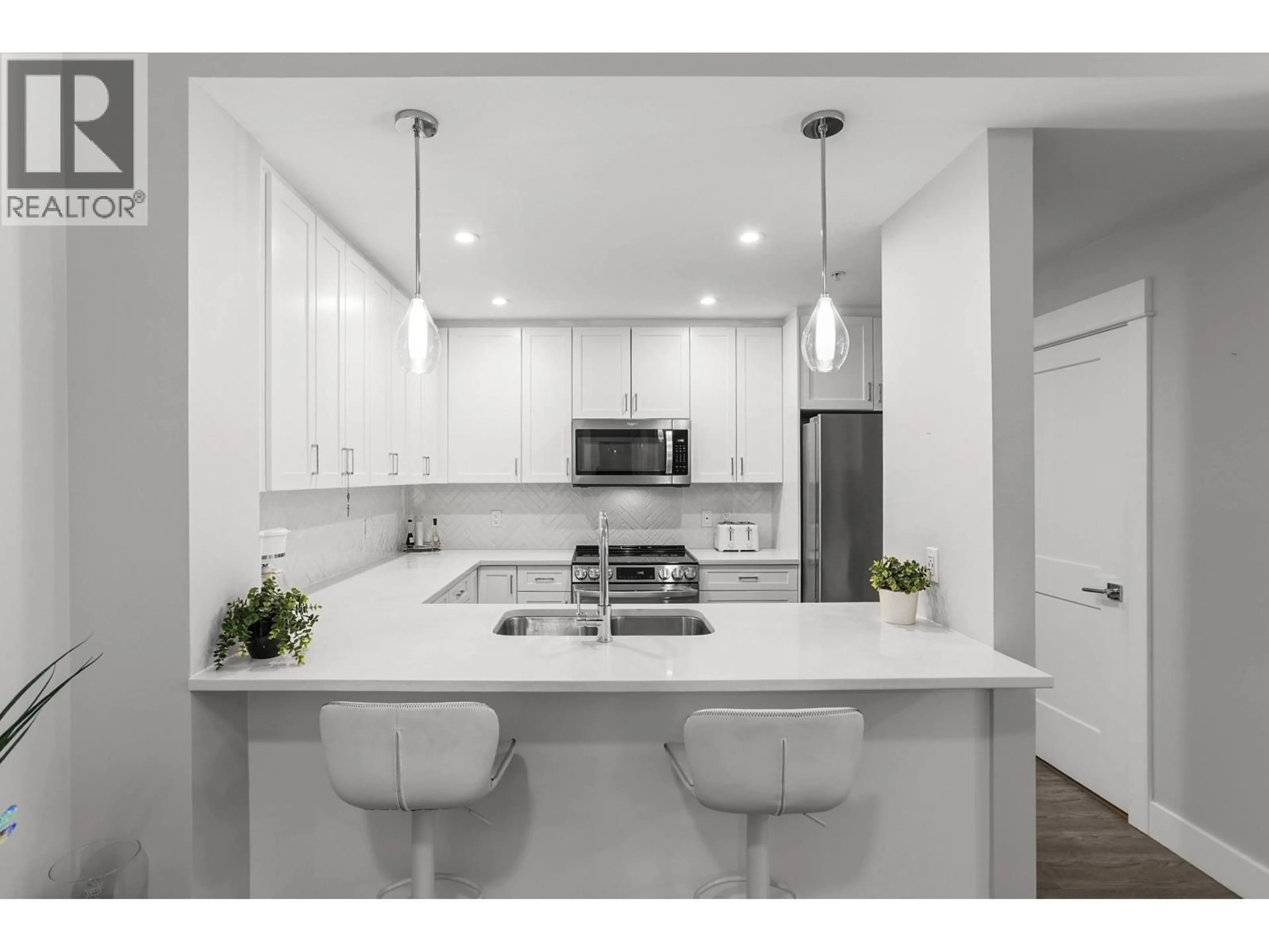 Open concept kitchen, ceramic/tile floor for 3322 - 2180 KELLY AVENUE, Port Coquitlam British Columbia V3C0S4