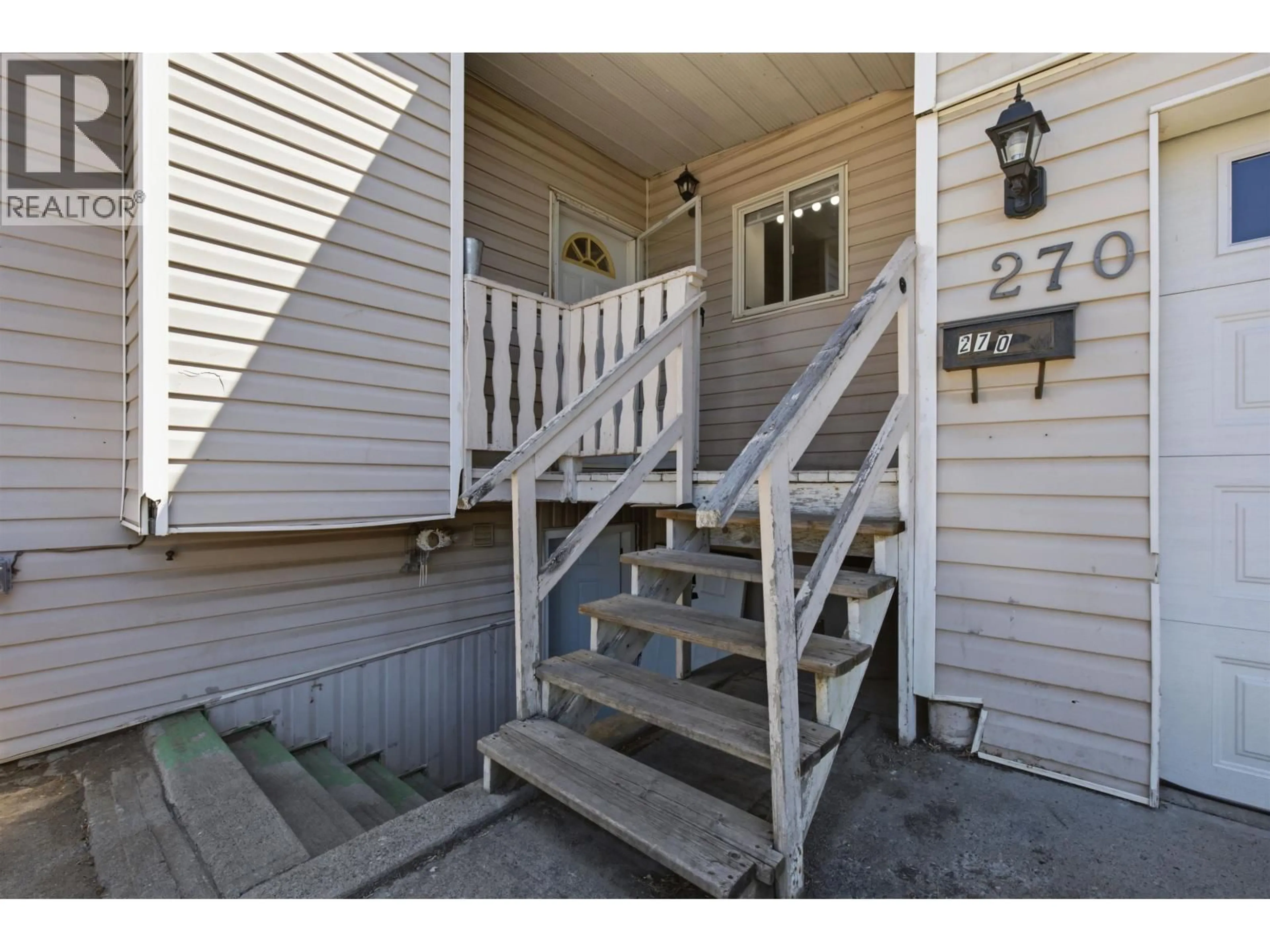Stairs for 270 LITZENBURG CRESCENT, Williams Lake British Columbia V2G4G6