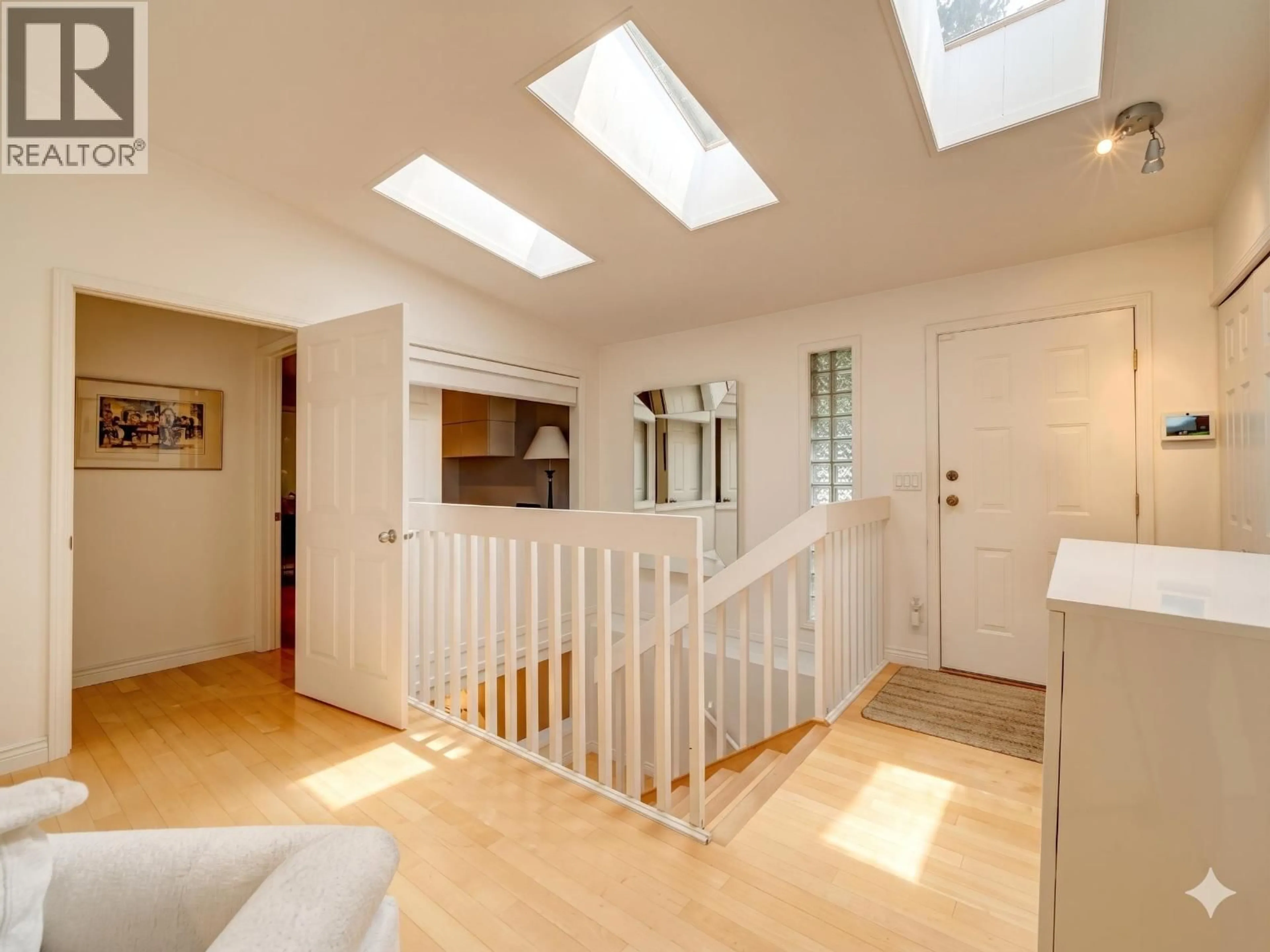 Indoor foyer for 4947 SUNSHINE COAST HIGHWAY, Sechelt British Columbia V7Z0B6