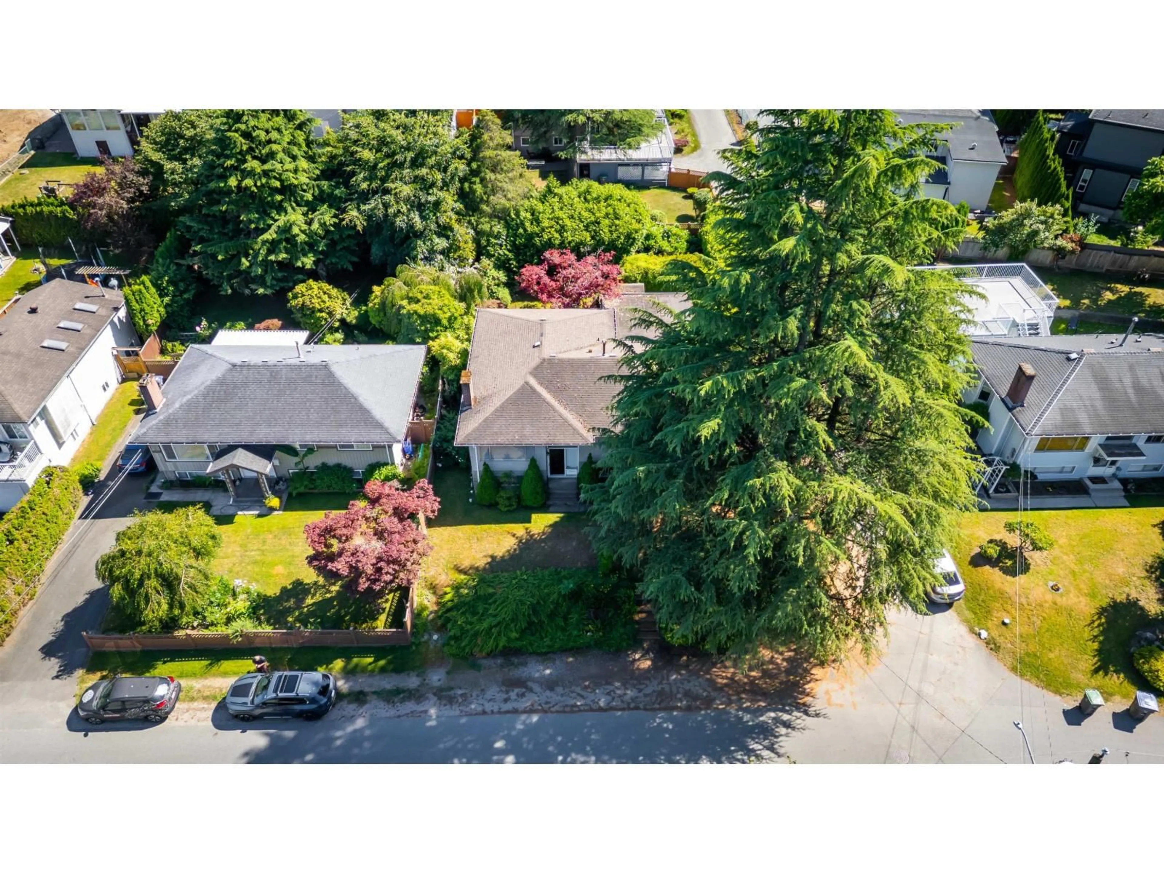 A pic from outside/outdoor area/front of a property/back of a property/a pic from drone, street for 12534 GROVE CRESCENT, Surrey British Columbia V3V2L7