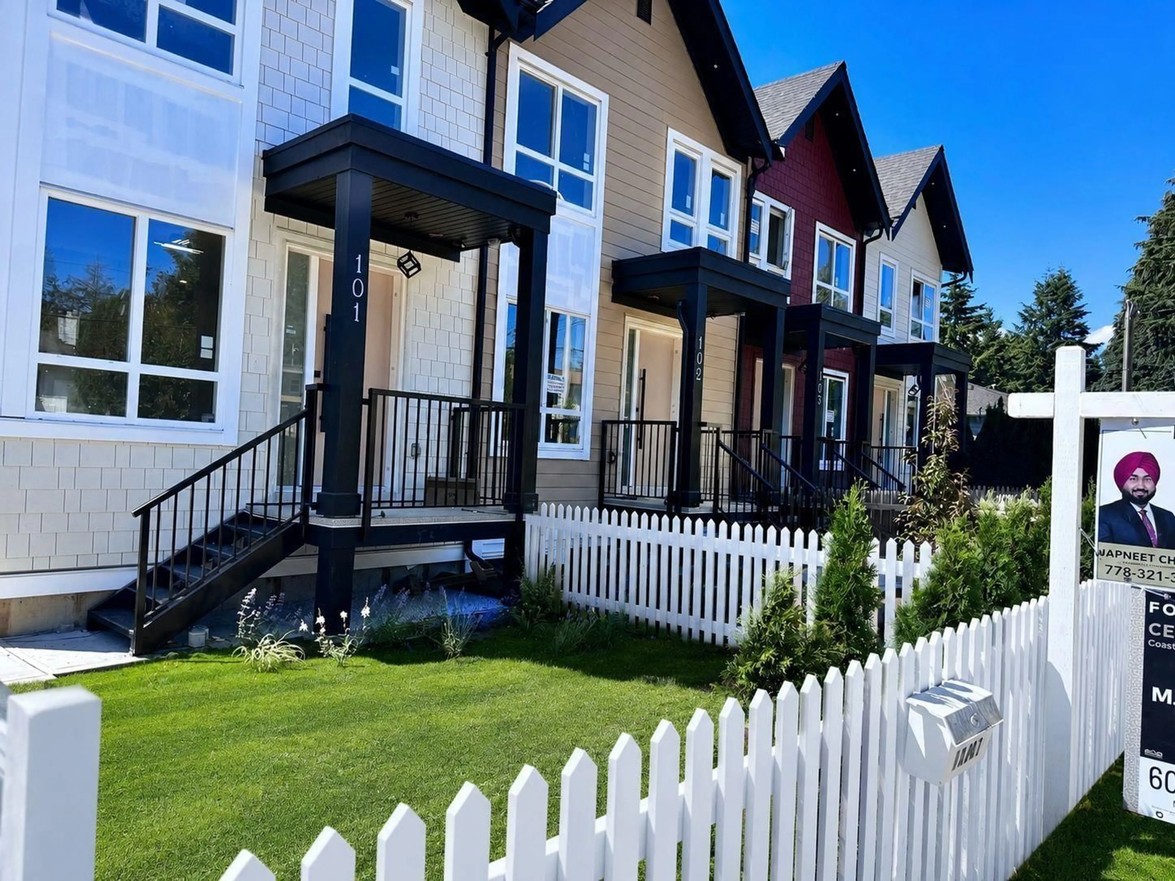 Home with vinyl exterior material, street for 103 - 10039 128 STREET, Surrey British Columbia V3T2Z1