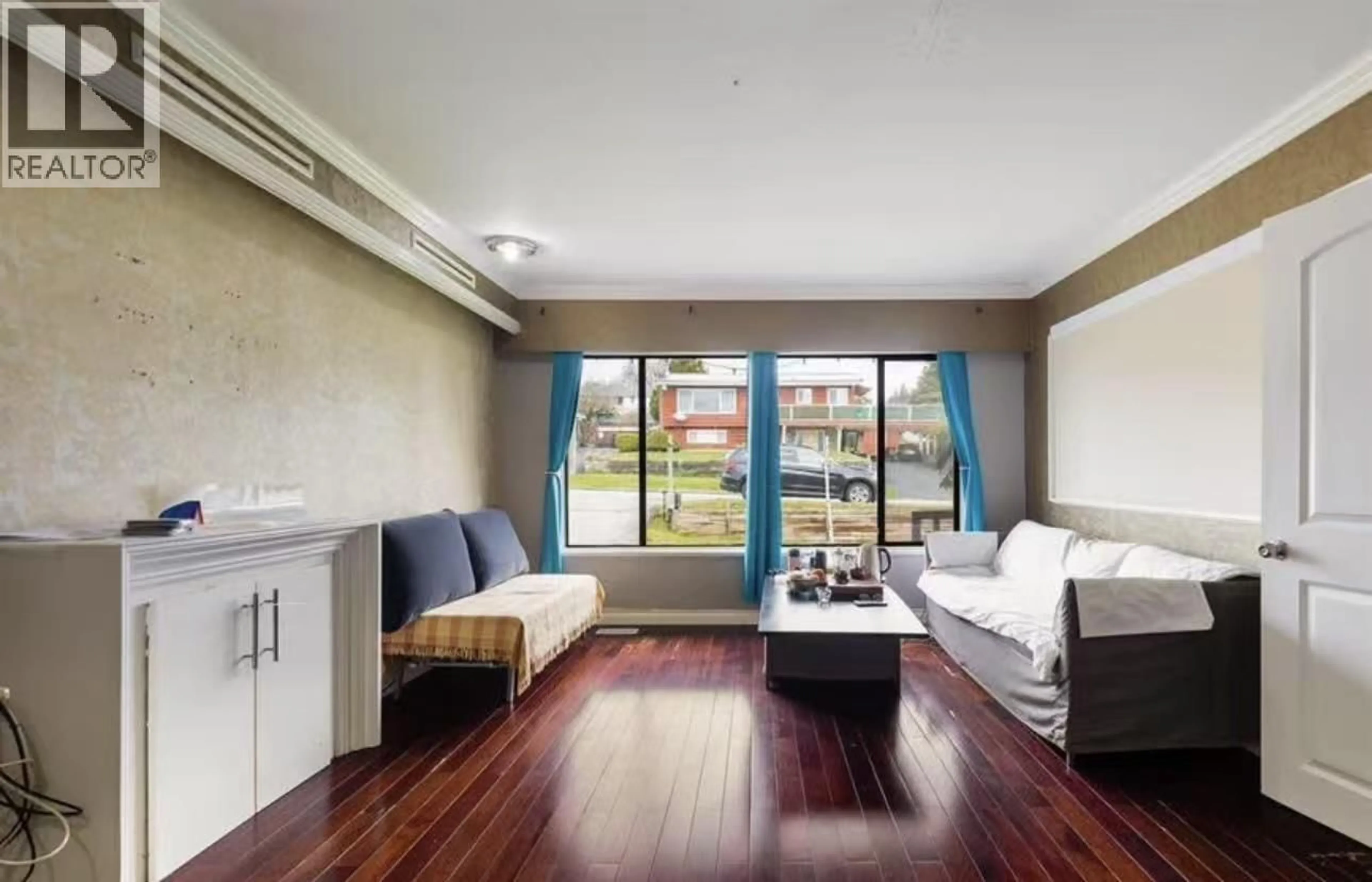 Living room with furniture, wood/laminate floor for 1150 MADORE AVENUE, Coquitlam British Columbia V3K3B9