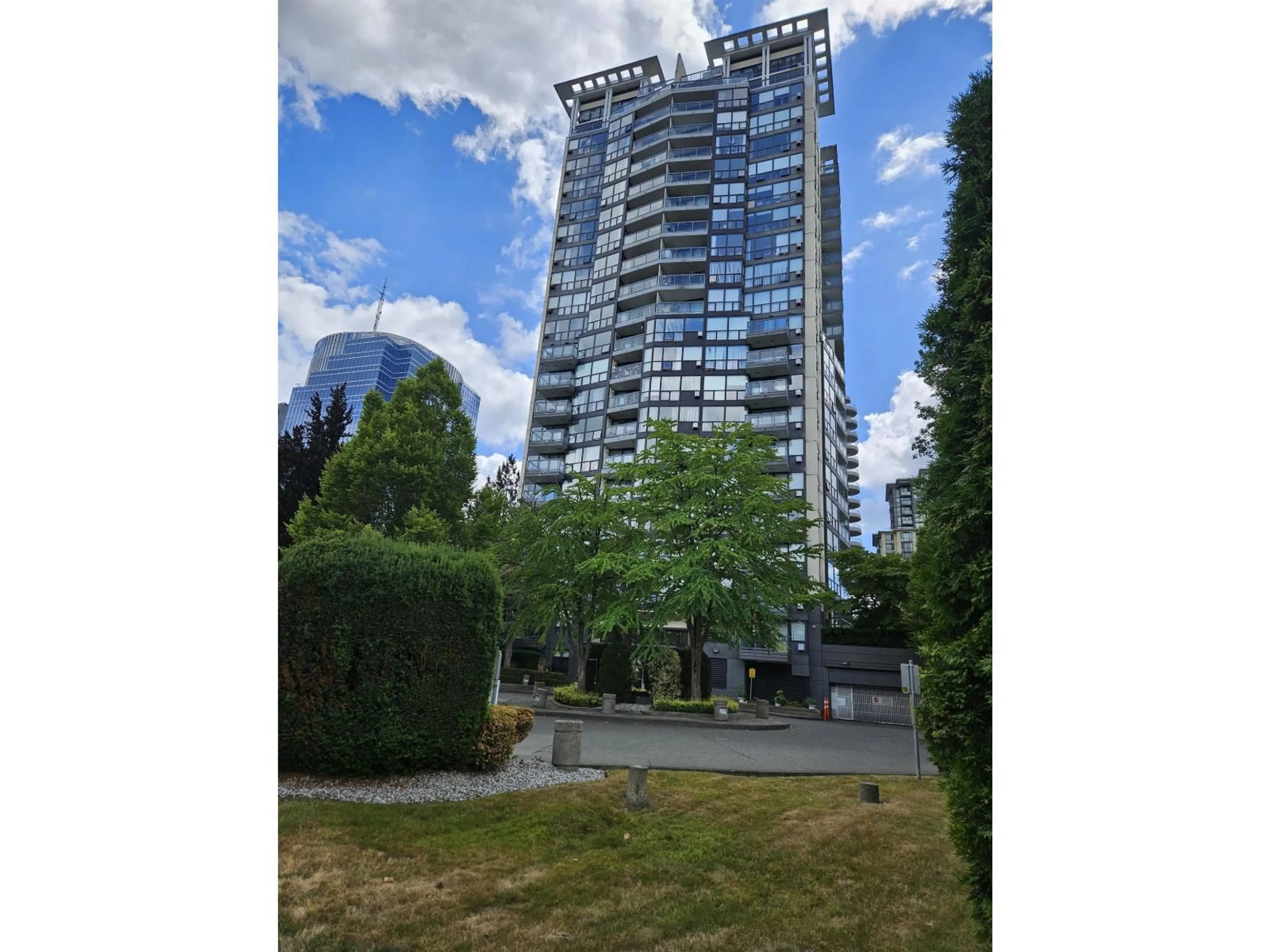 A pic from outside/outdoor area/front of a property/back of a property/a pic from drone, unknown for 1105 - 10899 UNIVERSITY DRIVE, Surrey British Columbia V3T5V2