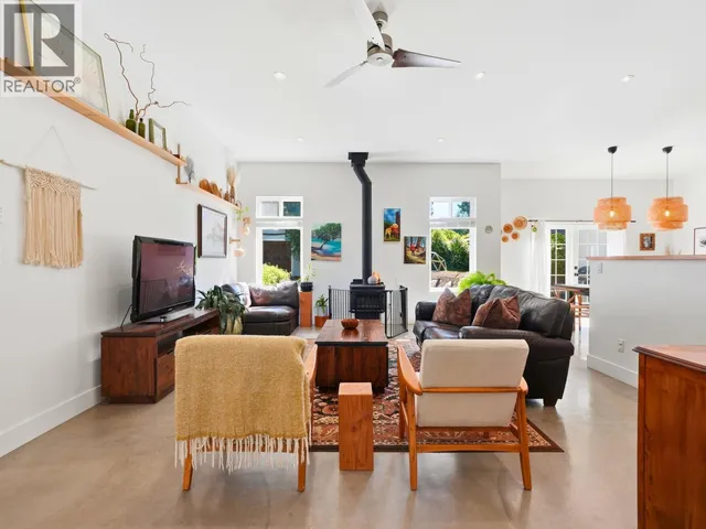 1304 OLES PLACE, Roberts Creek 2