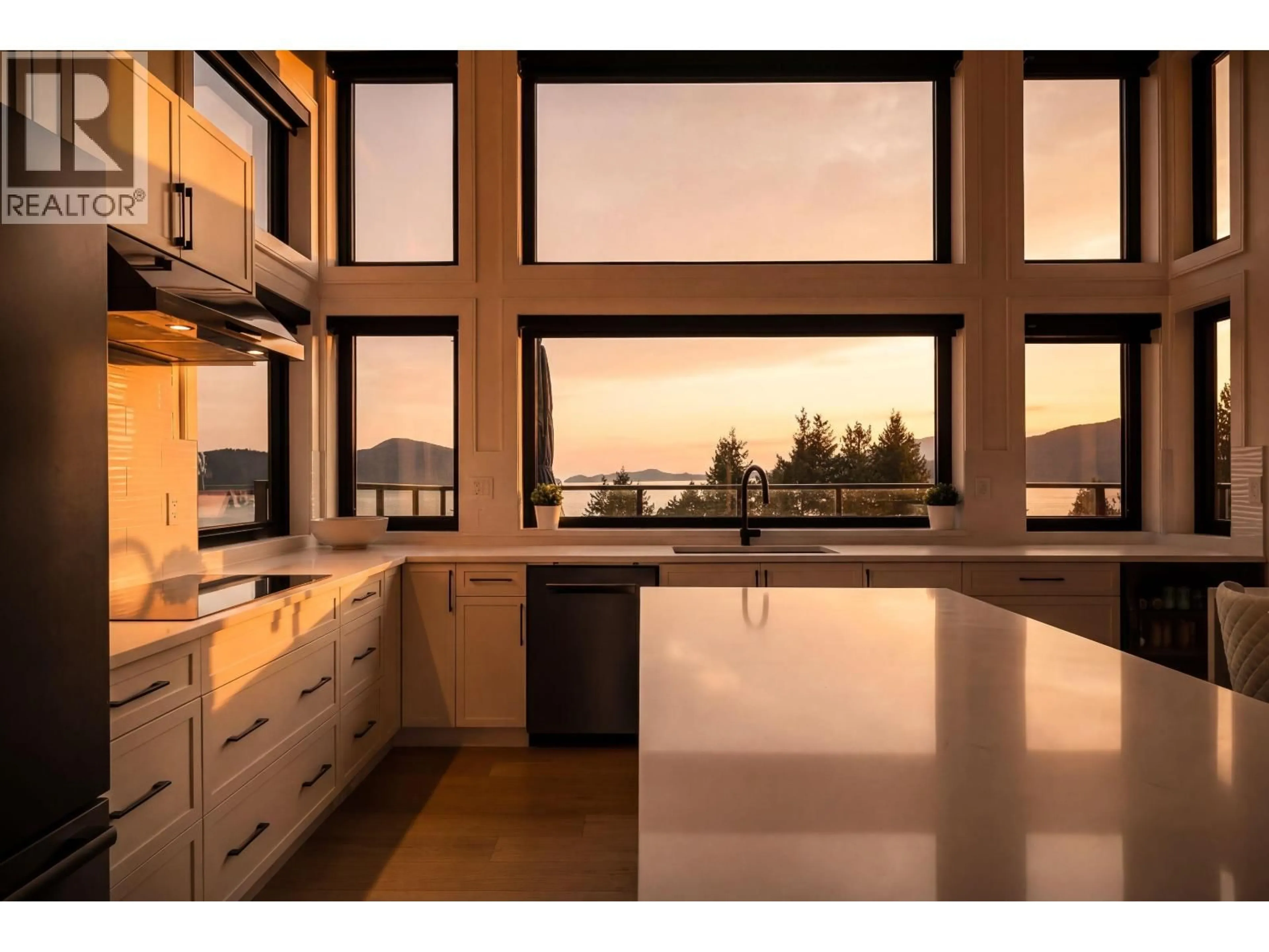Contemporary kitchen, ceramic/tile floor for 35 KELVIN GROVE WAY, West Vancouver British Columbia V0N2E0