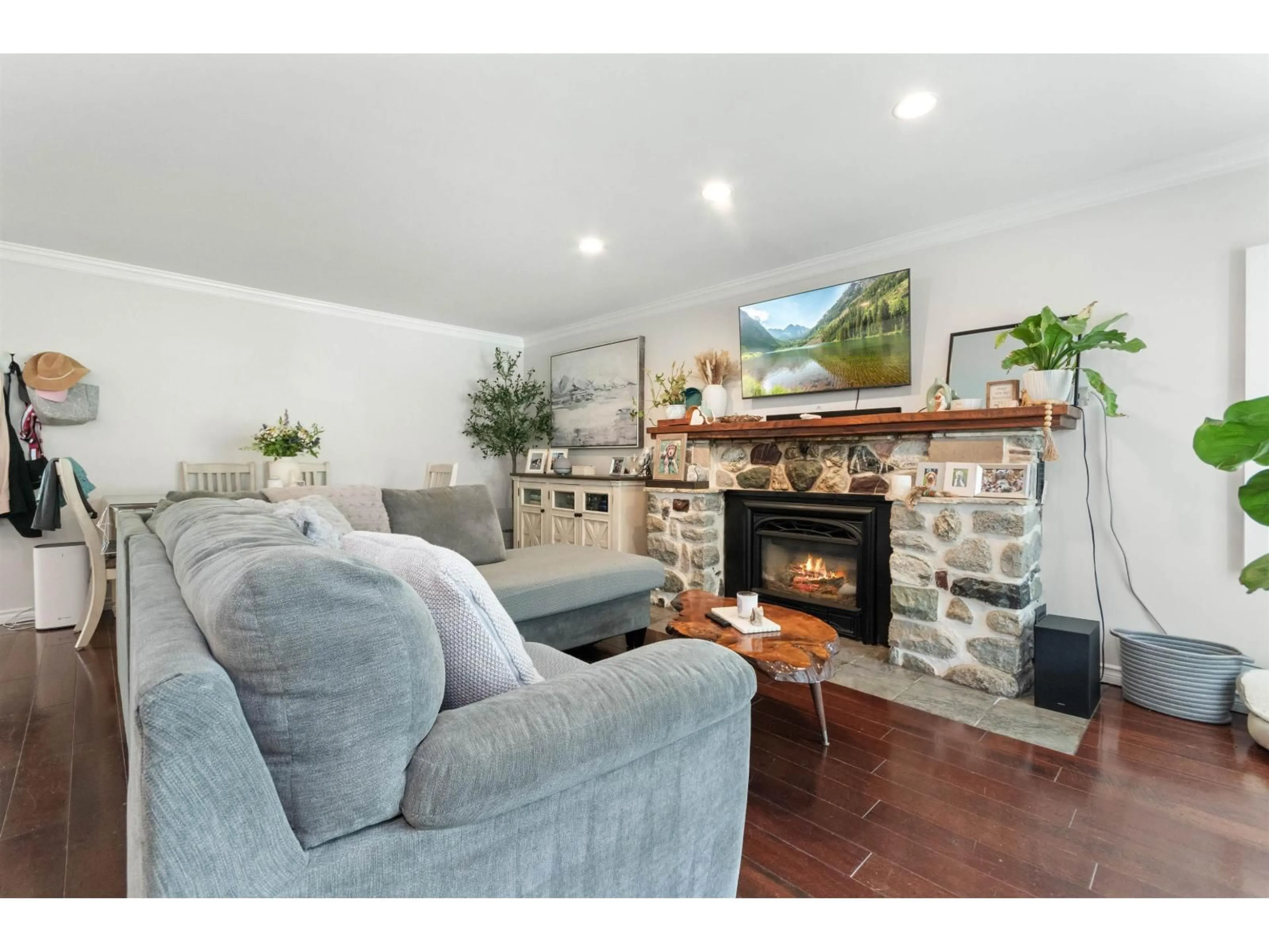 Living room with furniture, unknown for 50765 MOUNTVIEW ROAD, Chilliwack British Columbia V4Z1B5