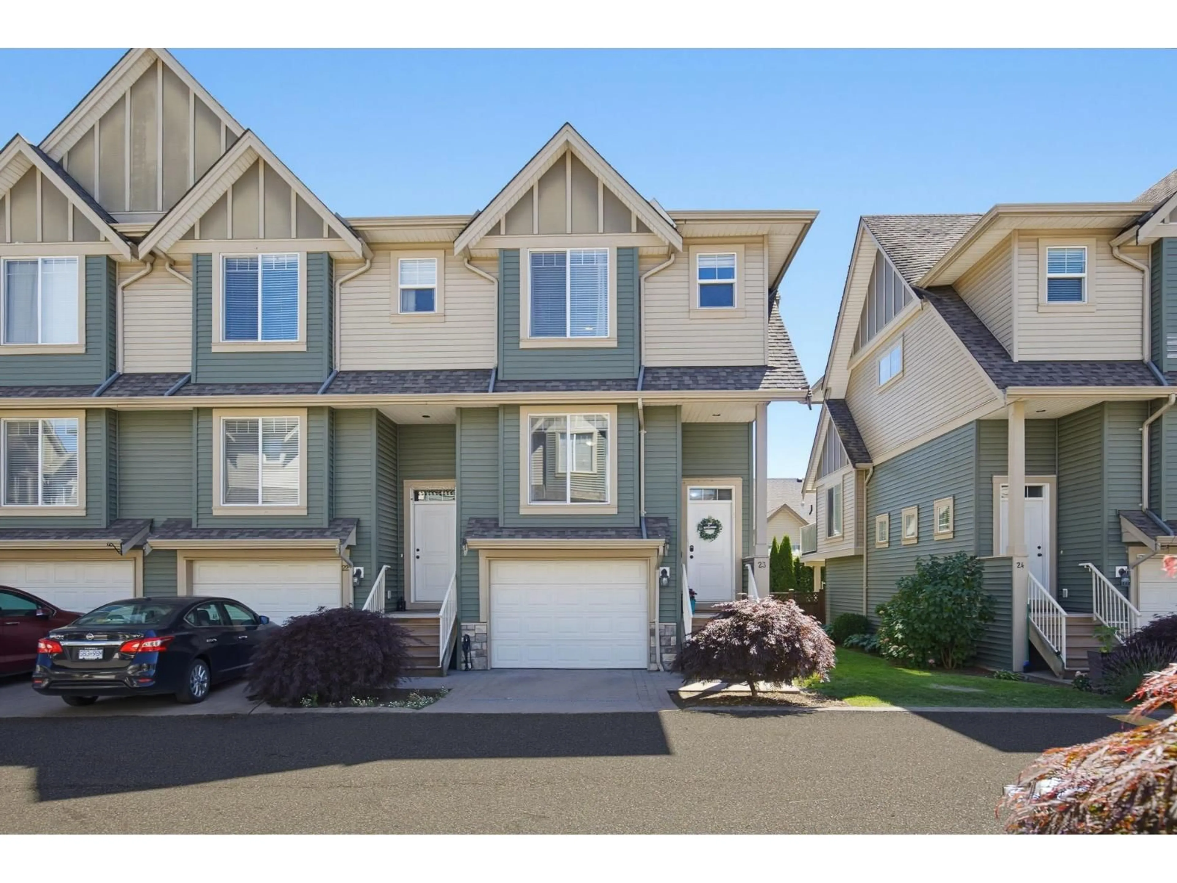 Home with vinyl exterior material, street for 23 - 6498 SOUTHDOWNE PLACE, Chilliwack British Columbia V2R0K3