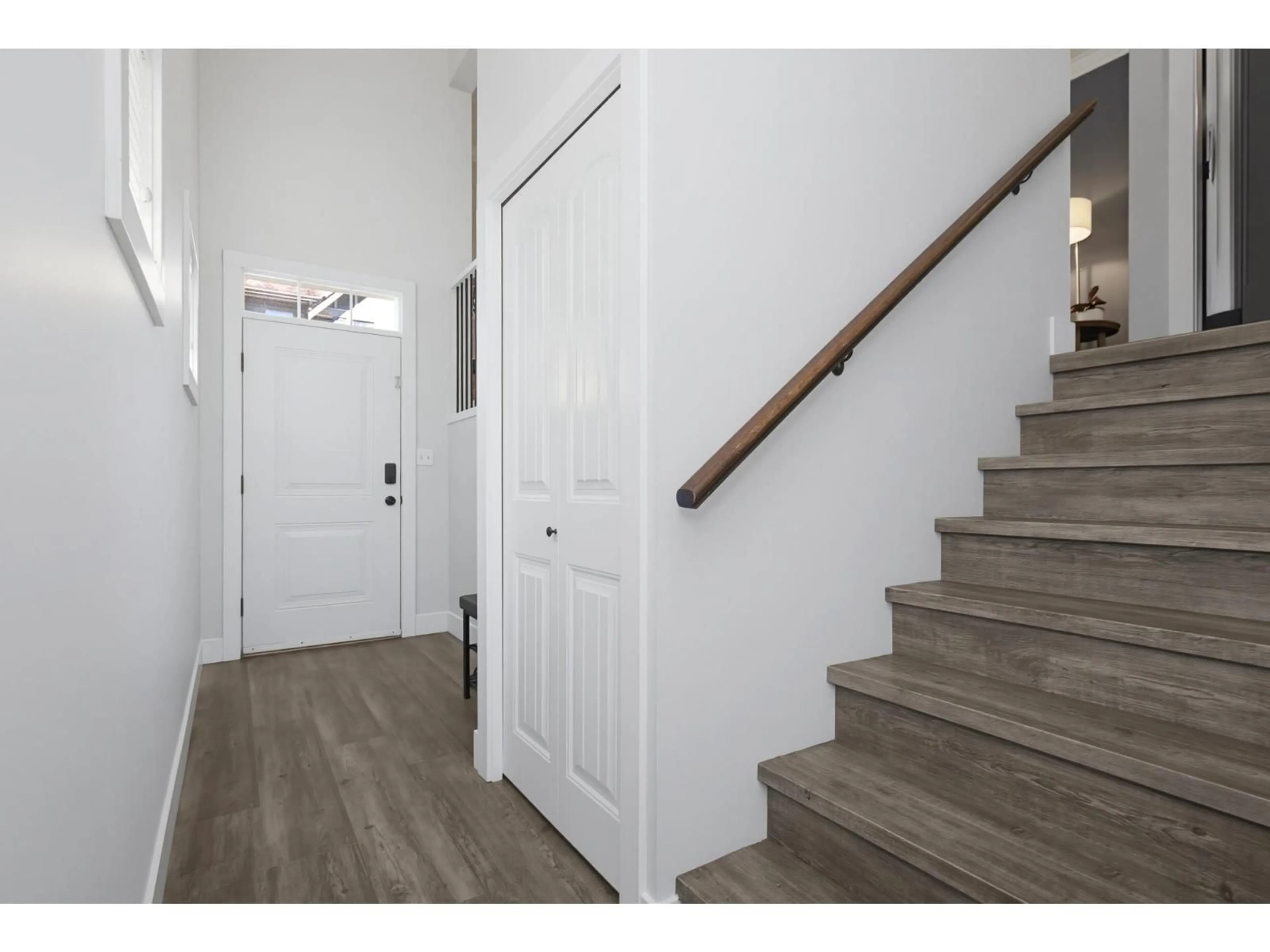 Indoor entryway for 23 - 6498 SOUTHDOWNE PLACE, Chilliwack British Columbia V2R0K3