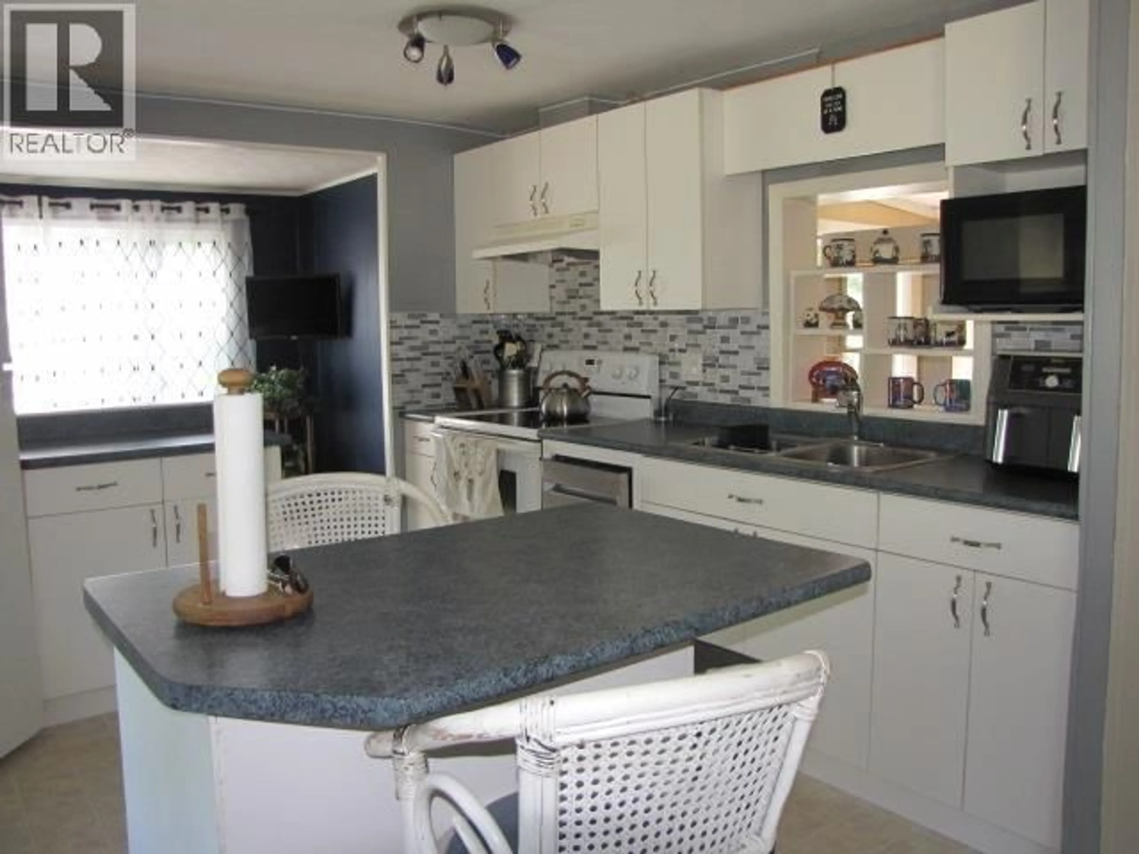 Open concept kitchen, unknown for 1735 RICHLAND DRIVE, Williams Lake British Columbia V2G5E2