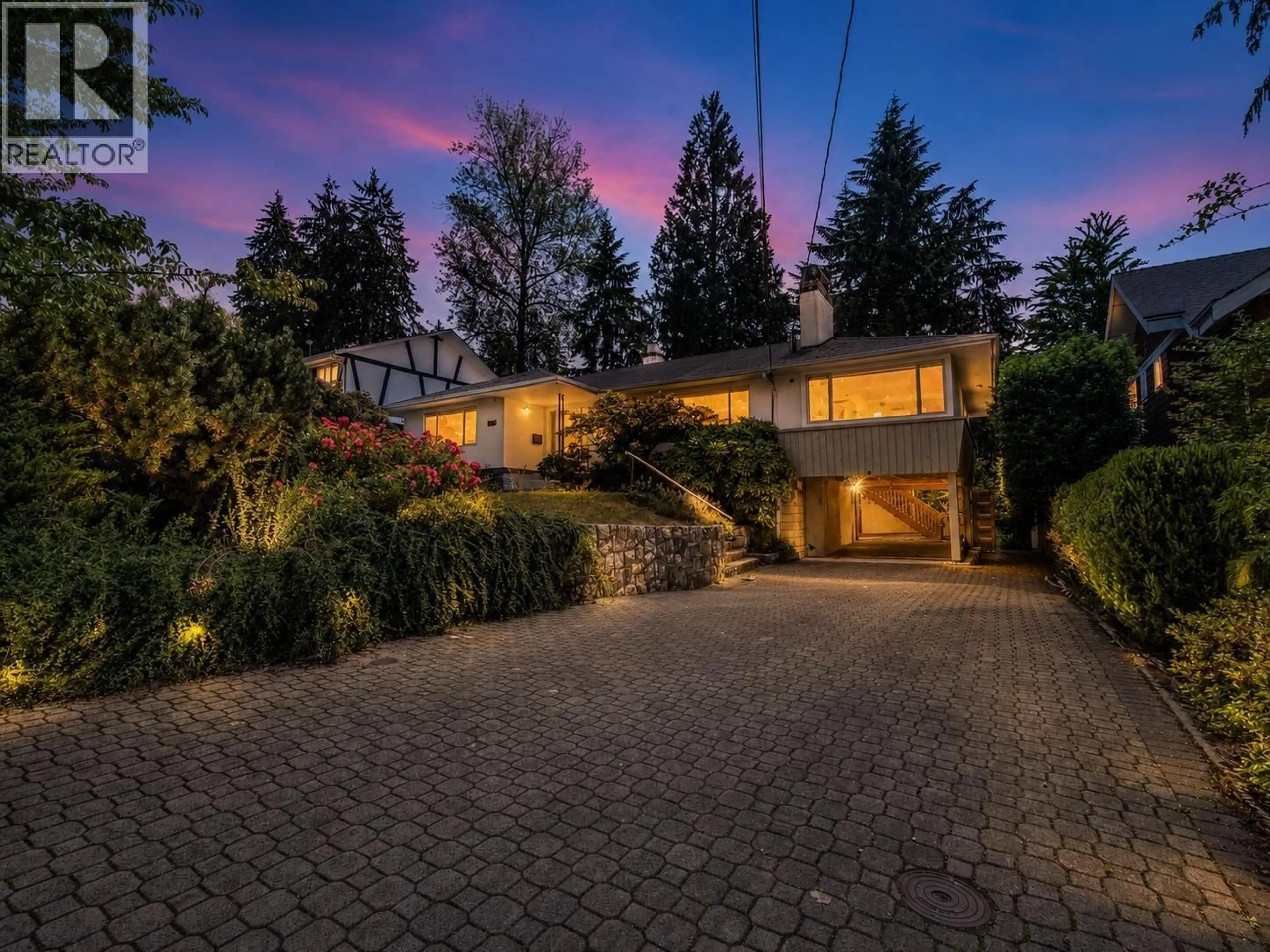 Unknown for 869 CLEMENTS AVENUE, North Vancouver British Columbia V7R2K6