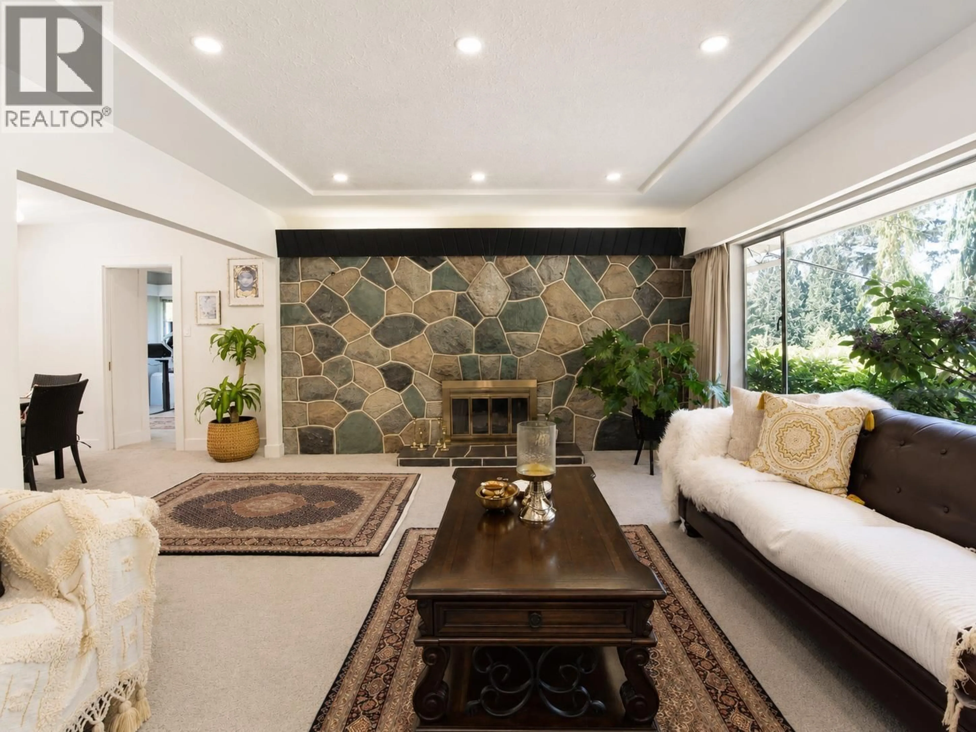 Living room with furniture, unknown for 869 CLEMENTS AVENUE, North Vancouver British Columbia V7R2K6