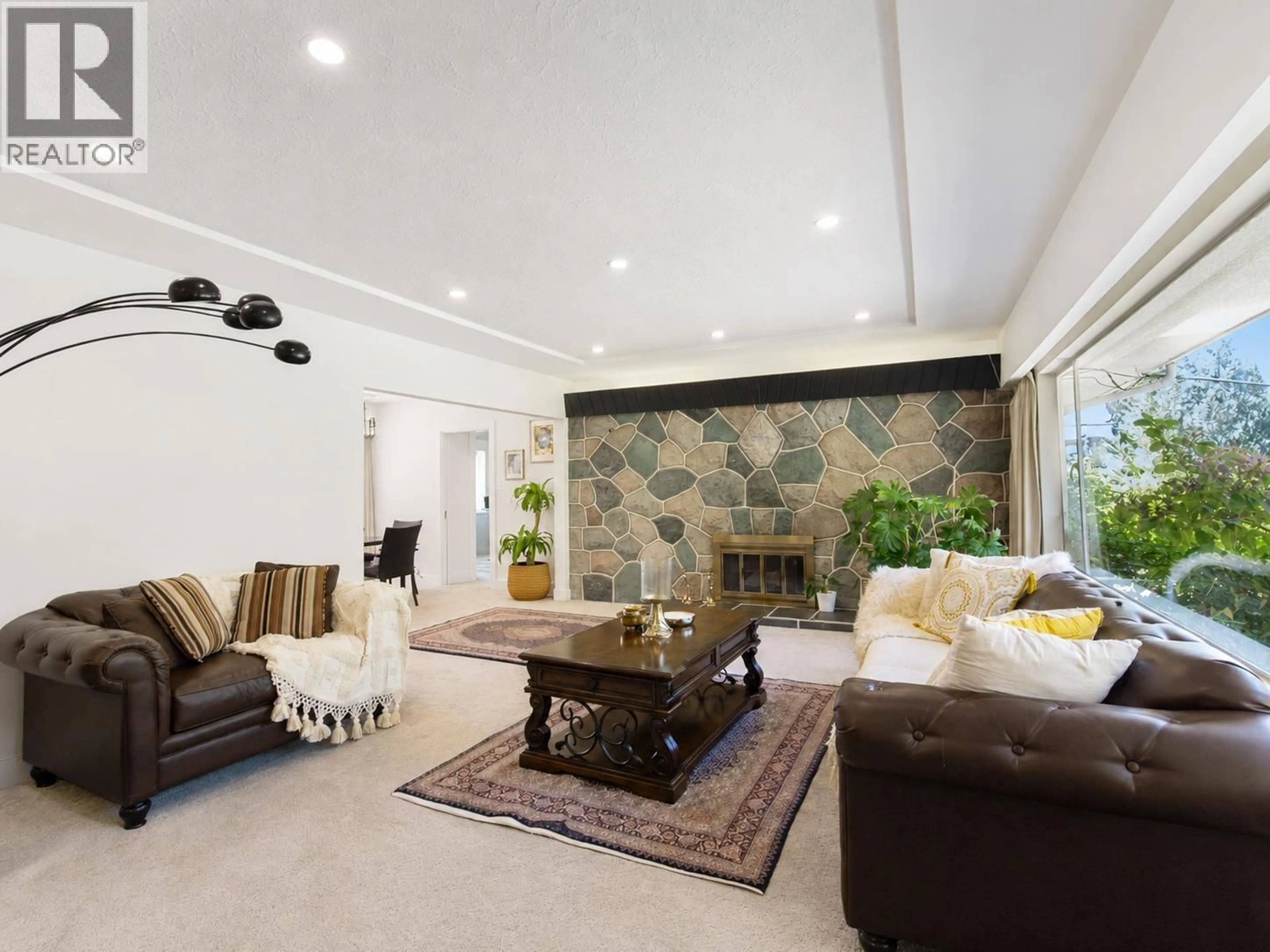 Living room with furniture, unknown for 869 CLEMENTS AVENUE, North Vancouver British Columbia V7R2K6