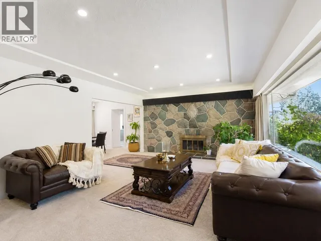 869 CLEMENTS AVENUE, North Vancouver 4