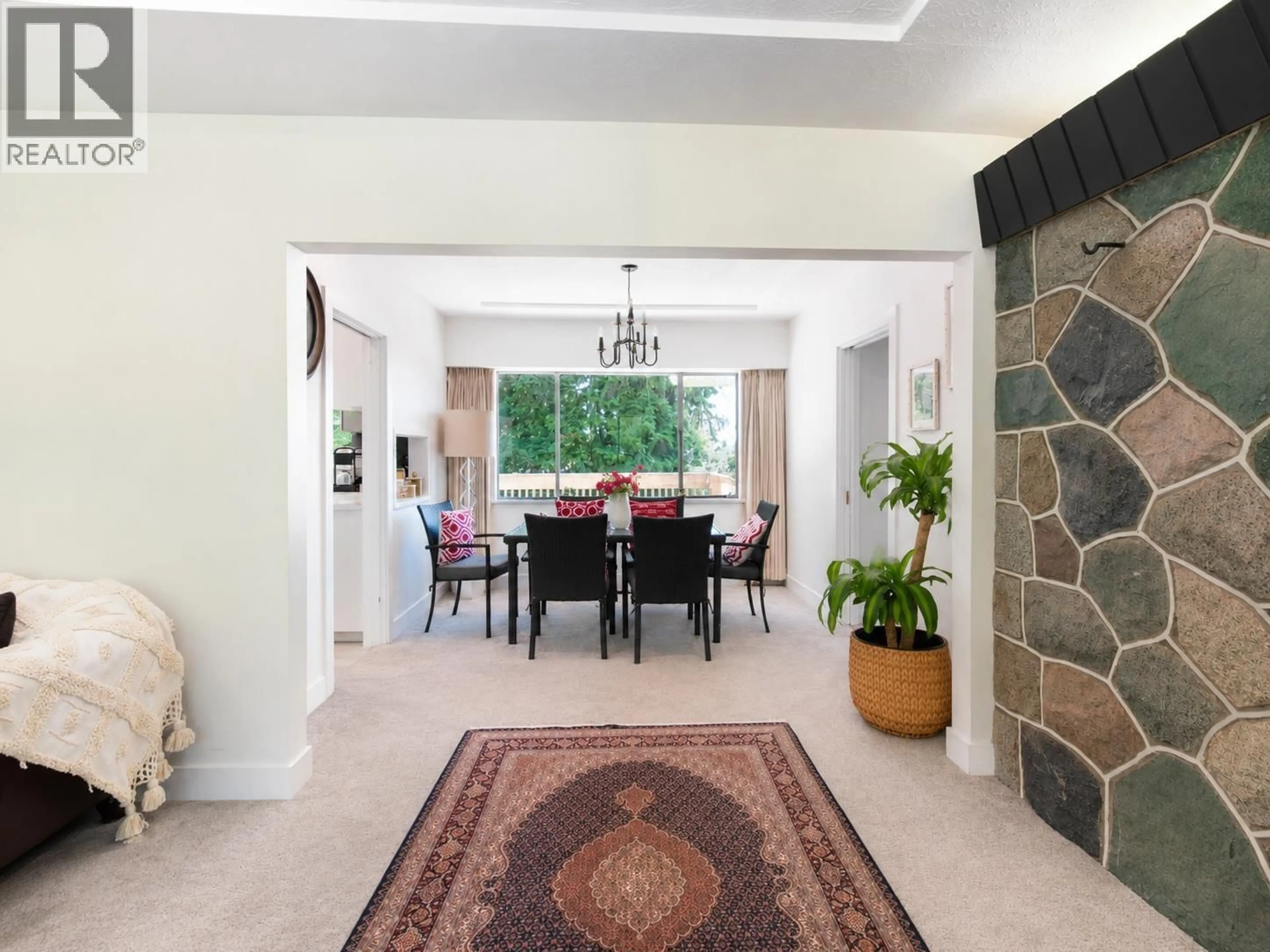 Dining room, ceramic/tile floor for 869 CLEMENTS AVENUE, North Vancouver British Columbia V7R2K6
