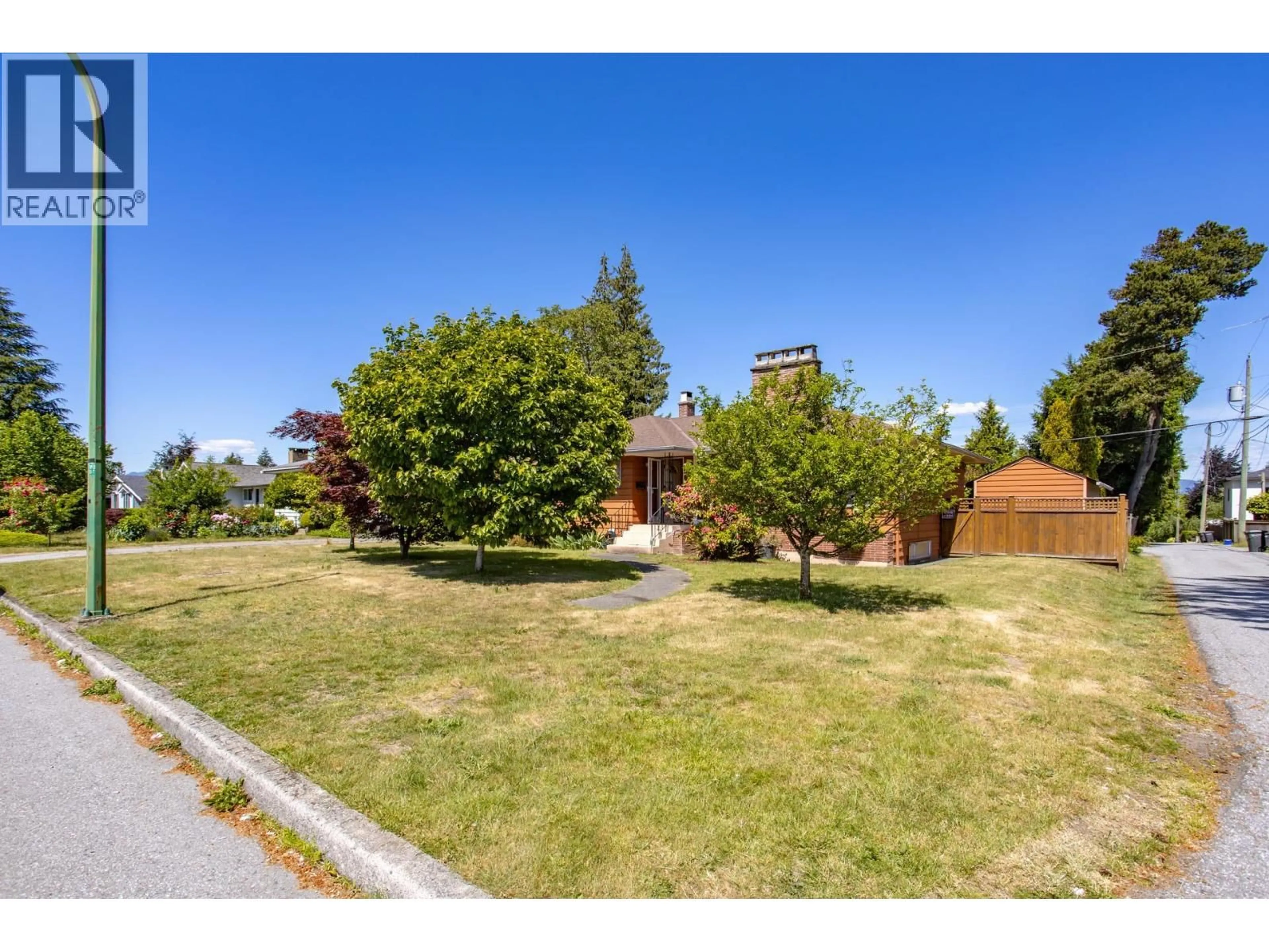 A pic from outside/outdoor area/front of a property/back of a property/a pic from drone, unknown for 7864 LANGLEY STREET, Burnaby British Columbia V3N3Z8