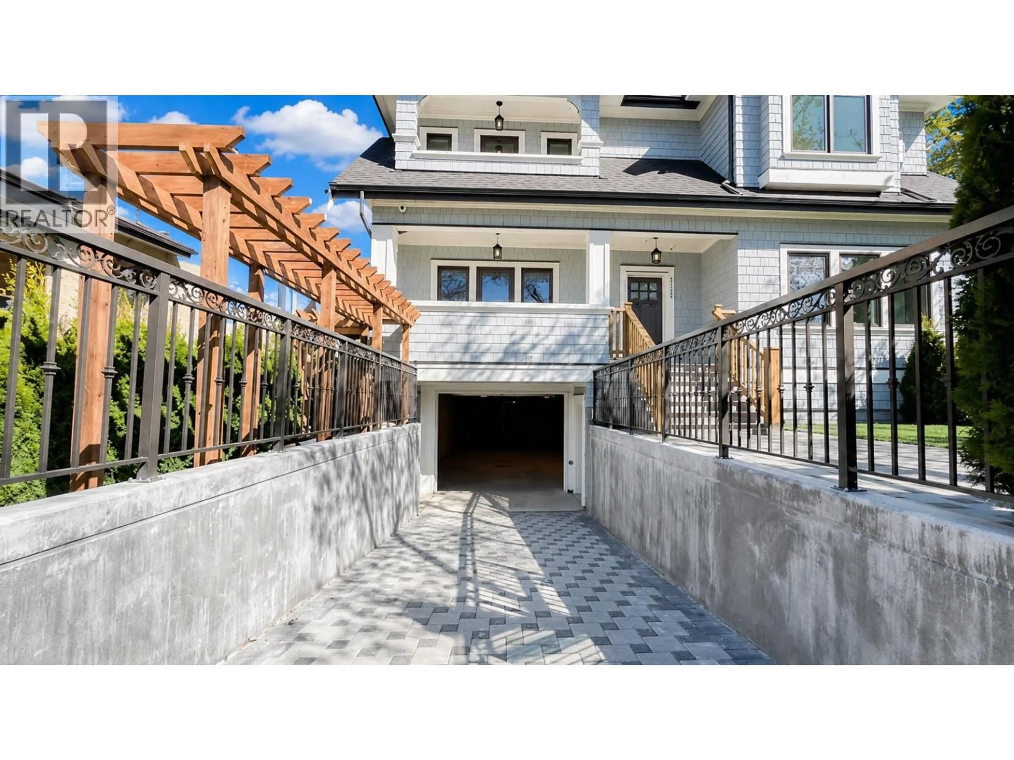 Patio, street for 2373 7TH AVENUE, Vancouver British Columbia V6K1Y4
