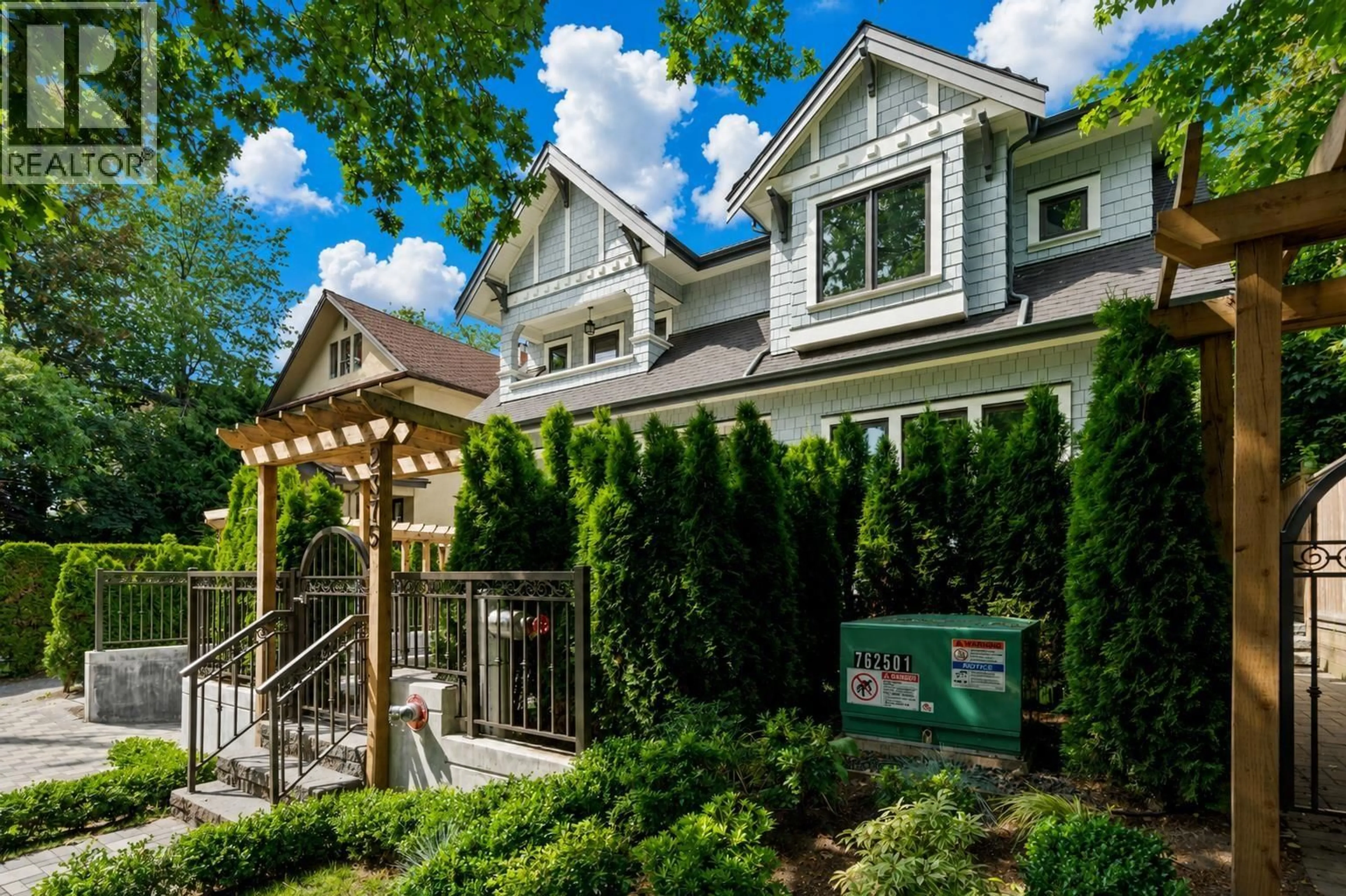 Patio, street for 2373 7TH AVENUE, Vancouver British Columbia V6K1Y4