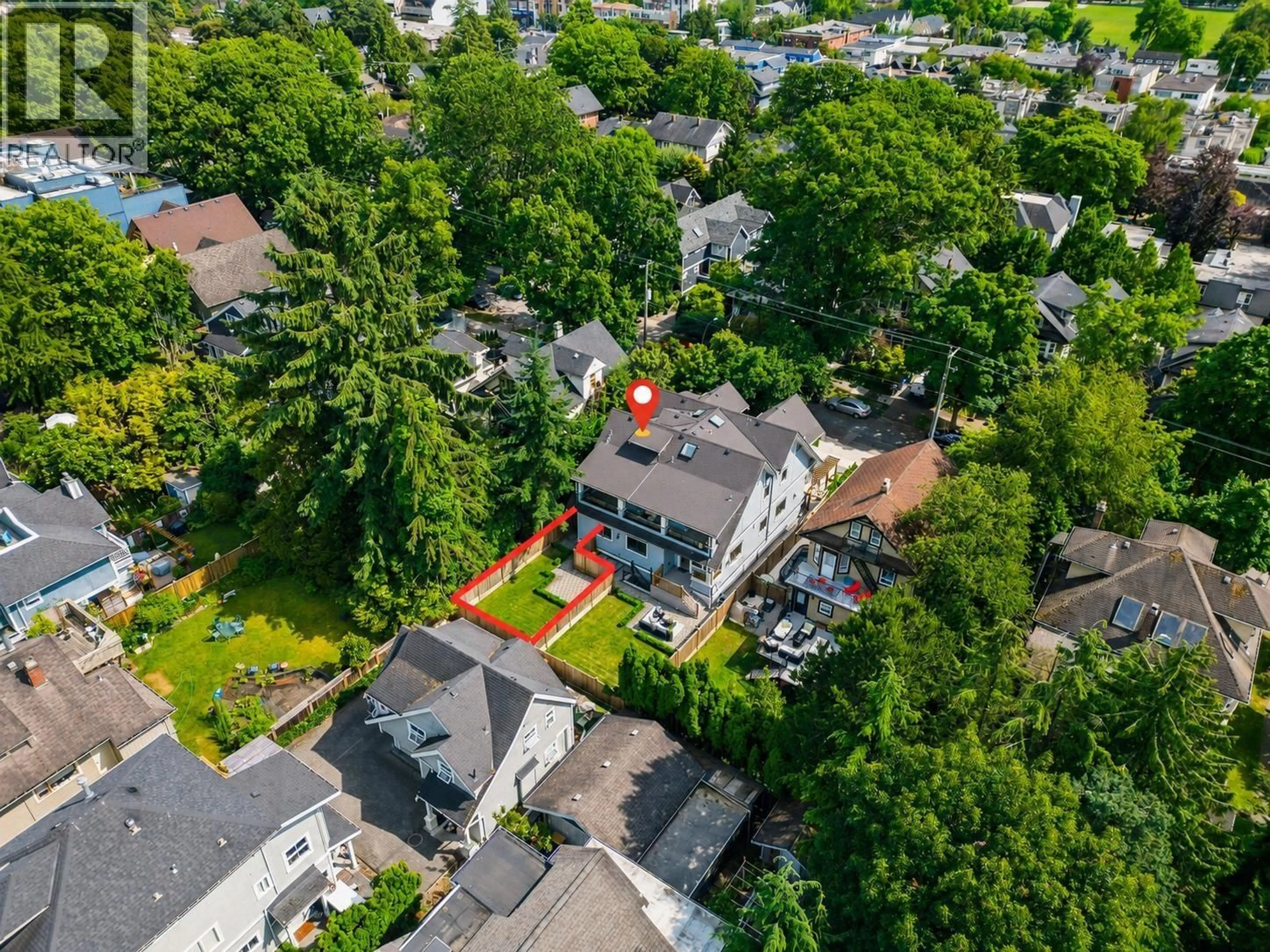 A pic from outside/outdoor area/front of a property/back of a property/a pic from drone, street for 2373 7TH AVENUE, Vancouver British Columbia V6K1Y4
