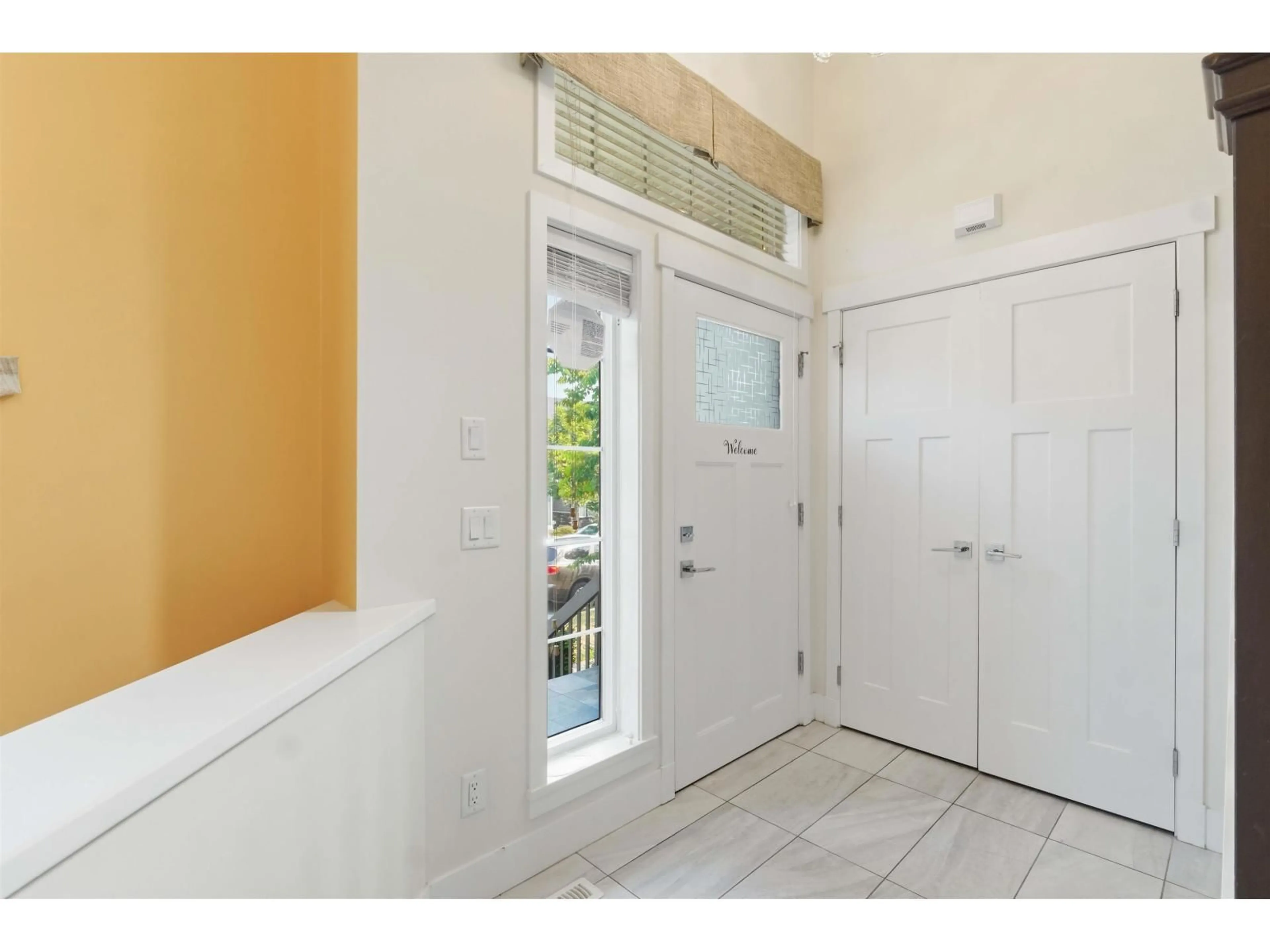 Indoor entryway for 15878 29A AVENUE, Surrey British Columbia V3Z0N3