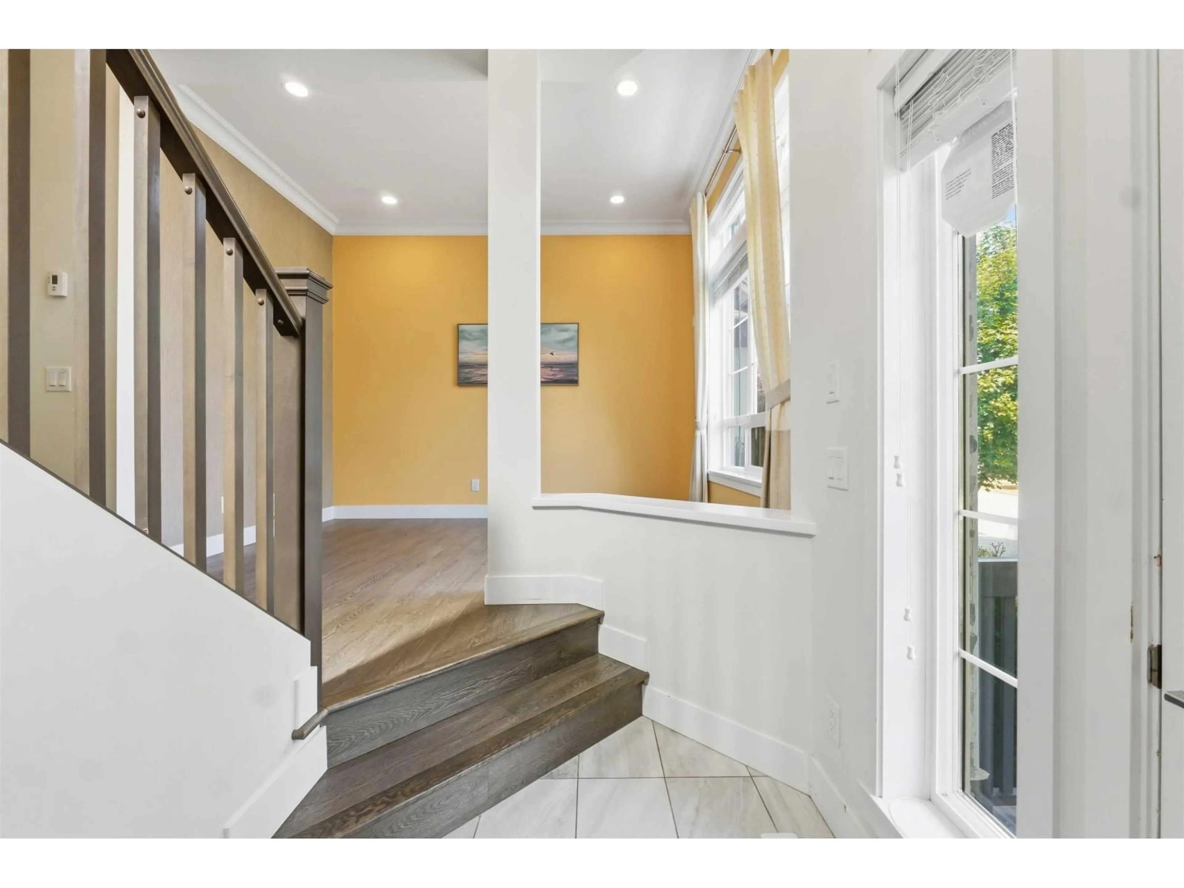 Indoor entryway for 15878 29A AVENUE, Surrey British Columbia V3Z0N3