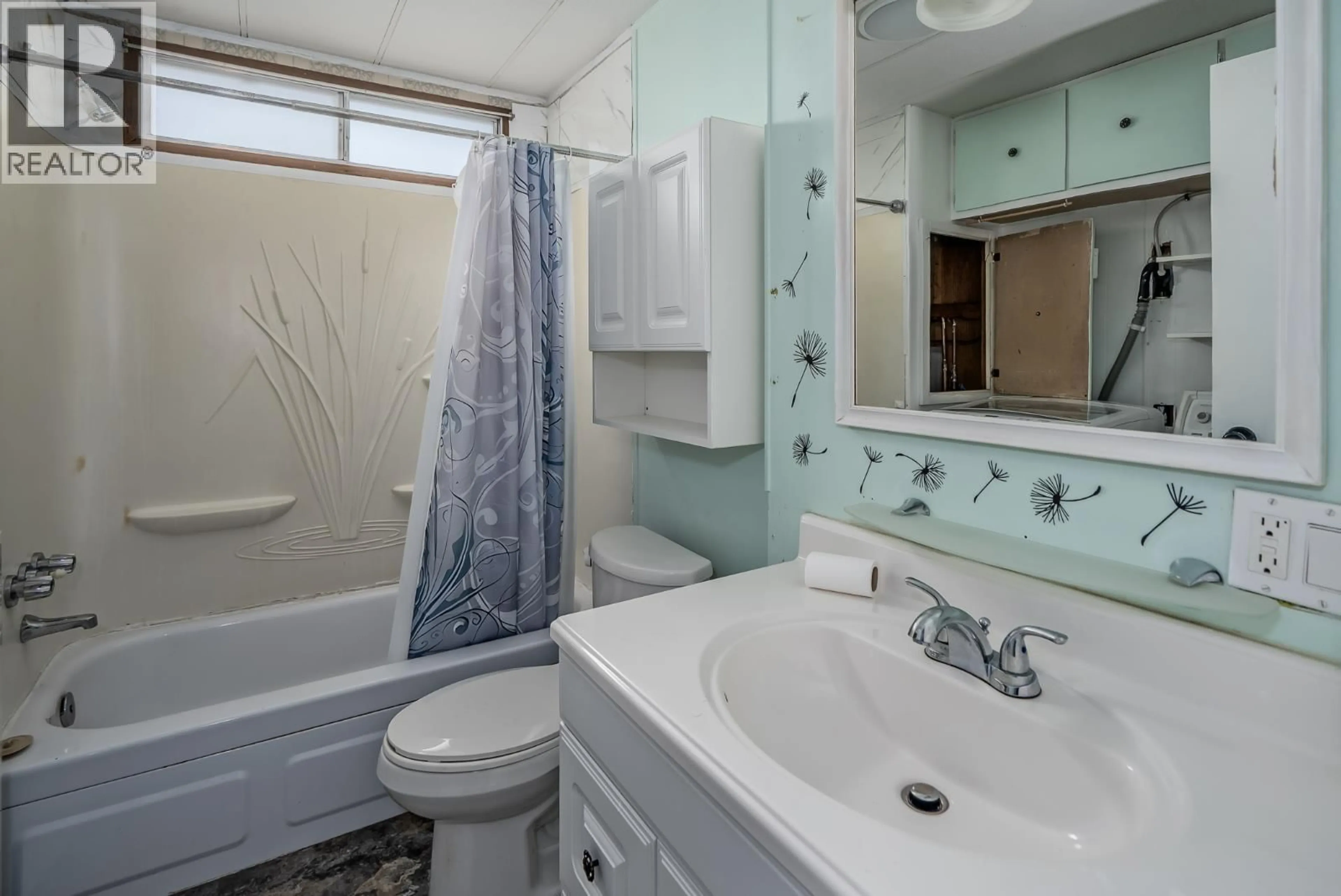 Standard bathroom, ceramic/tile floor for 1 - 11812 PONDEROSA BOULEVARD, Pitt Meadows British Columbia V3Y1Z3