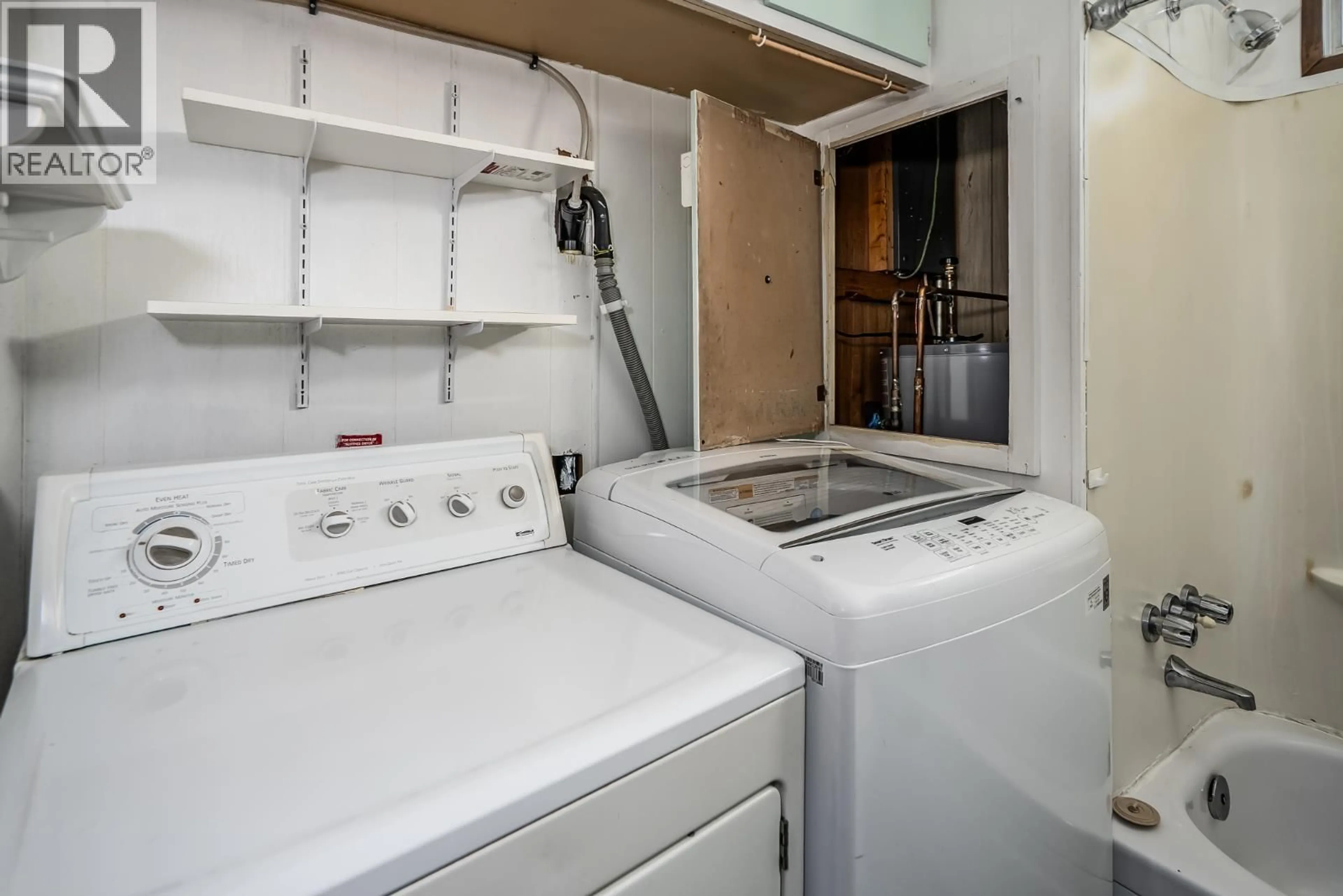 Laundry room for 1 - 11812 PONDEROSA BOULEVARD, Pitt Meadows British Columbia V3Y1Z3