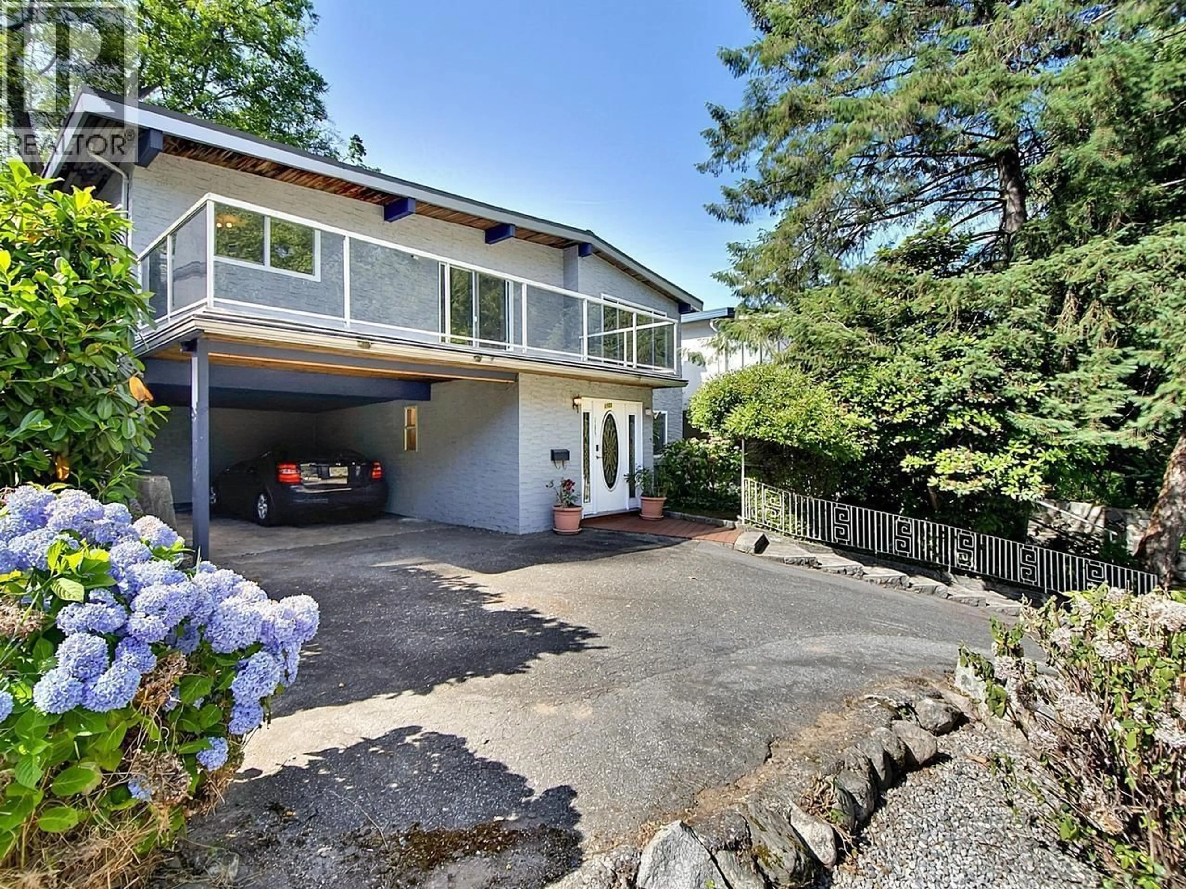 A pic from outside/outdoor area/front of a property/back of a property/a pic from drone, street for 1106 HEYWOOD STREET, North Vancouver British Columbia V7L1H4