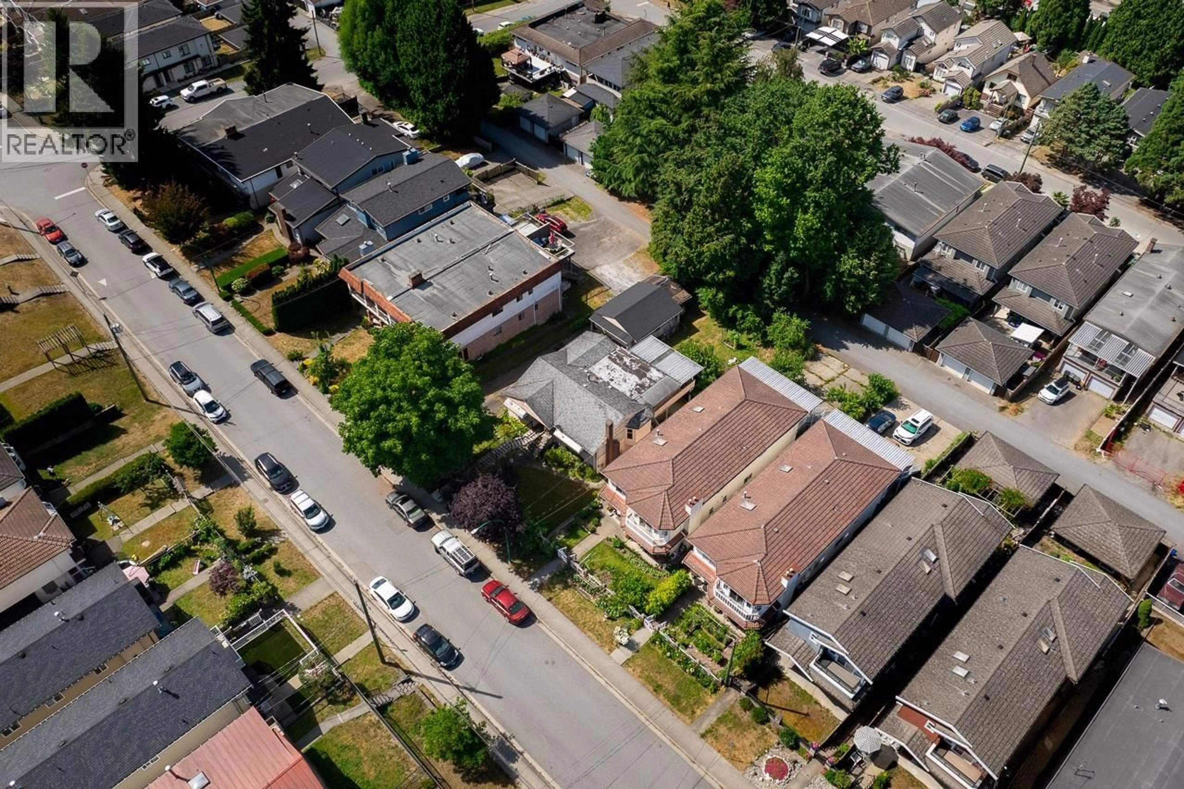 A pic from outside/outdoor area/front of a property/back of a property/a pic from drone, street for 5269 DOMINION STREET, Burnaby British Columbia V5G1E1