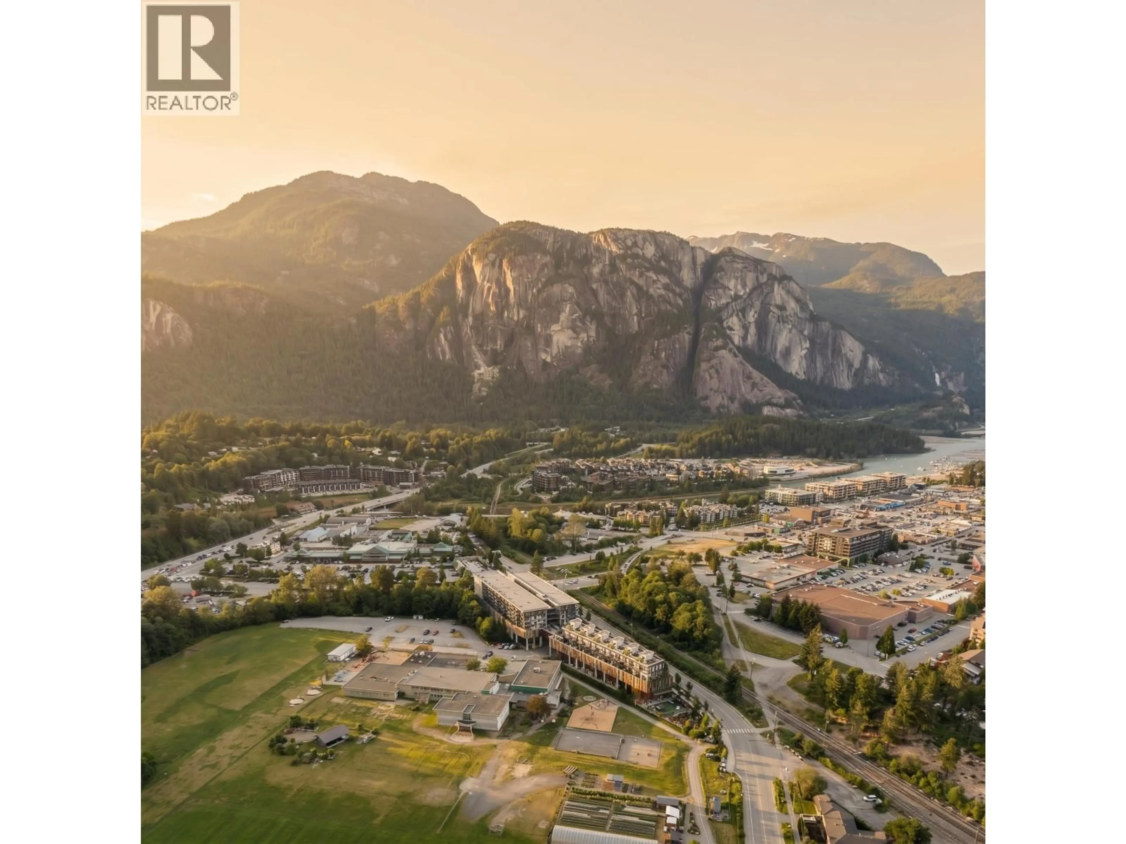 A pic from outside/outdoor area/front of a property/back of a property/a pic from drone, mountain view for 610 - 38362 BUCKLEY AVENUE, Squamish British Columbia V8B0J8