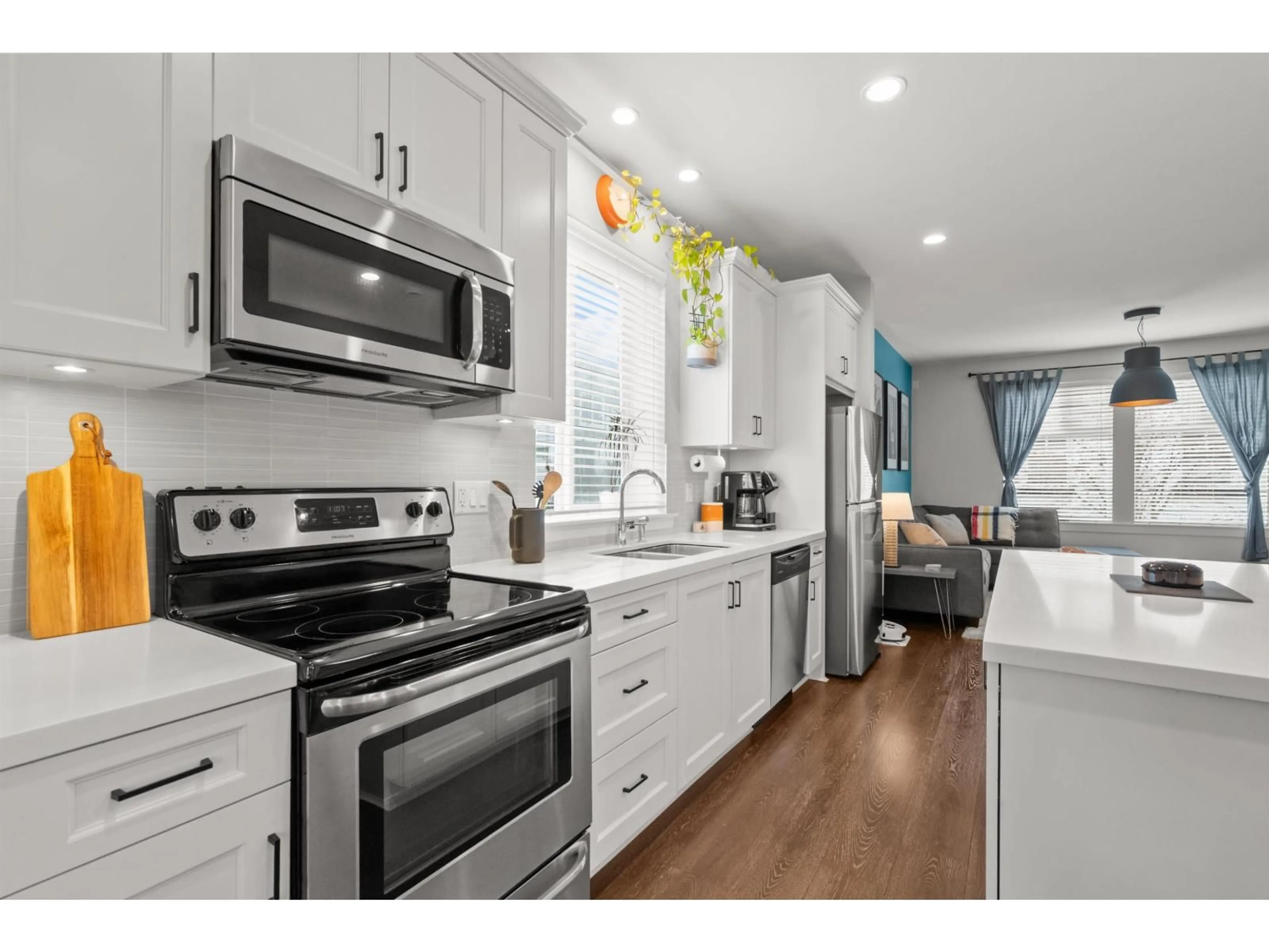 Open concept kitchen, unknown for 23 - 14271 60 AVENUE, Surrey British Columbia V3X2N4