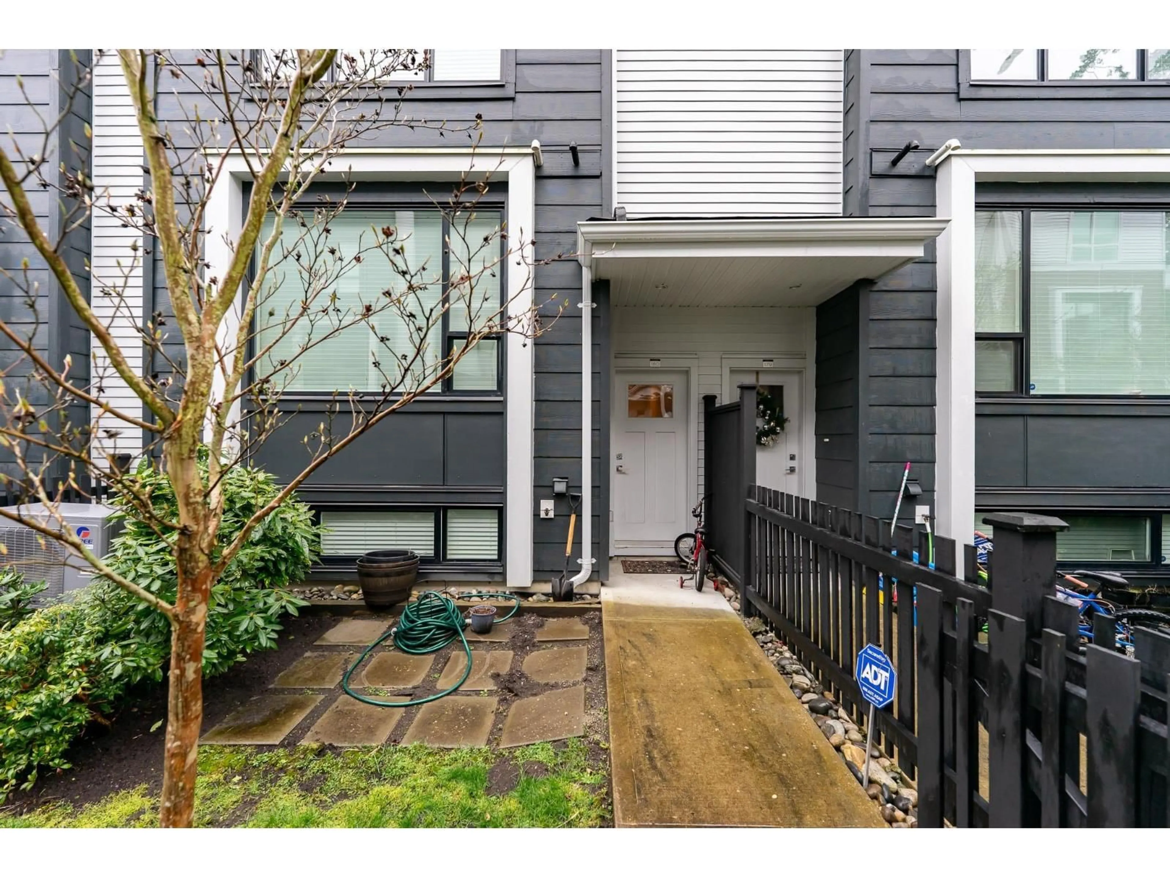Indoor entryway for 180 - 2277 OAK MEADOWS DRIVE, Surrey British Columbia V3Z0W6